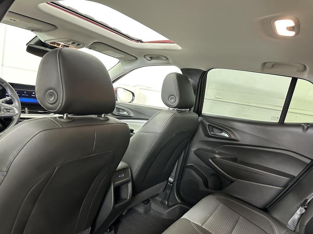 2025 Chevrolet Trax LT/11,866KM/SUNROOF/OFF GMAC LEASE! Photo