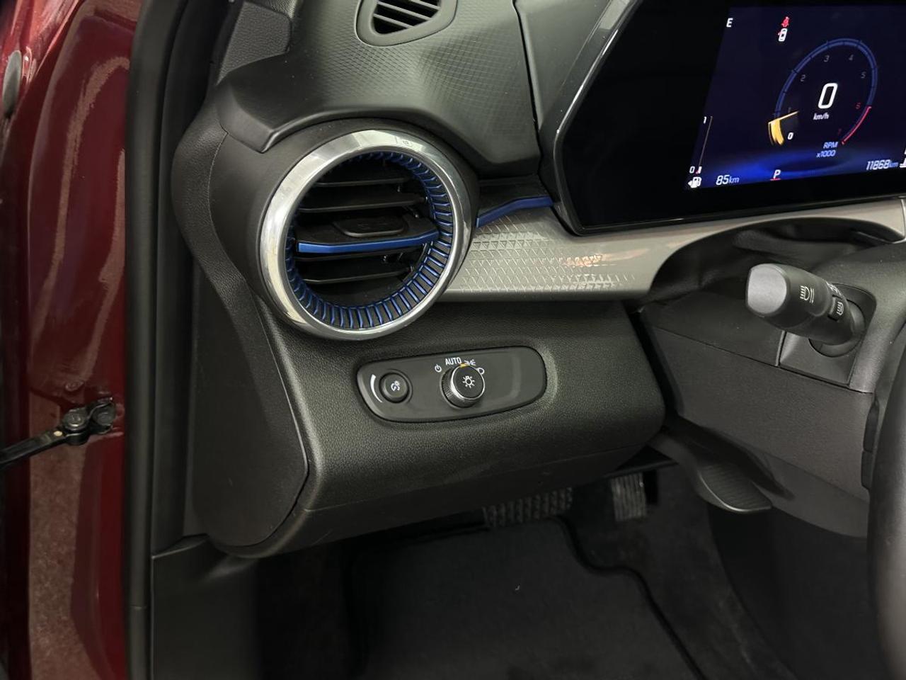 2025 Chevrolet Trax LT/11,866KM/SUNROOF/OFF GMAC LEASE! Photo