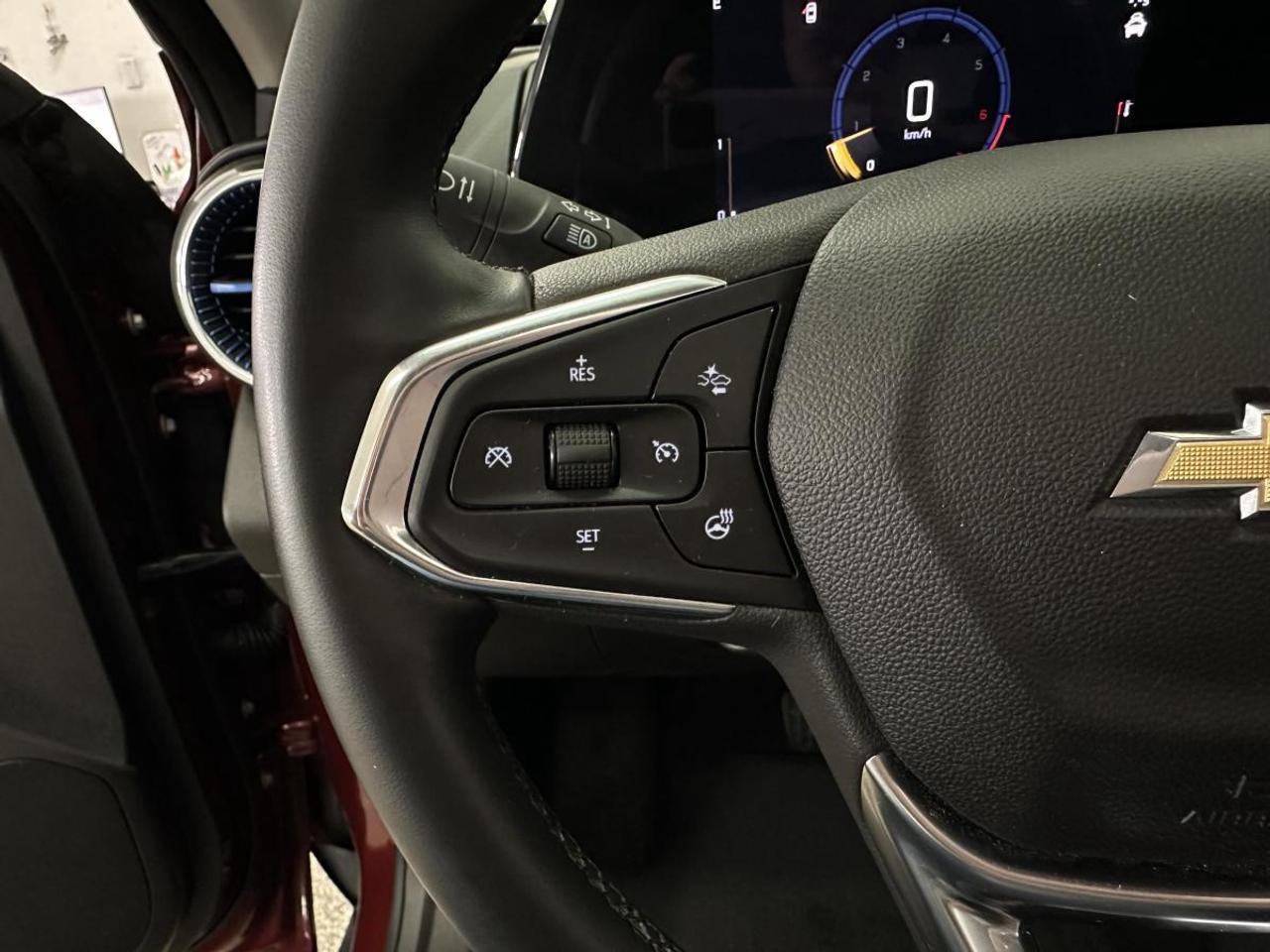 2025 Chevrolet Trax LT/11,866KM/SUNROOF/OFF GMAC LEASE! Photo