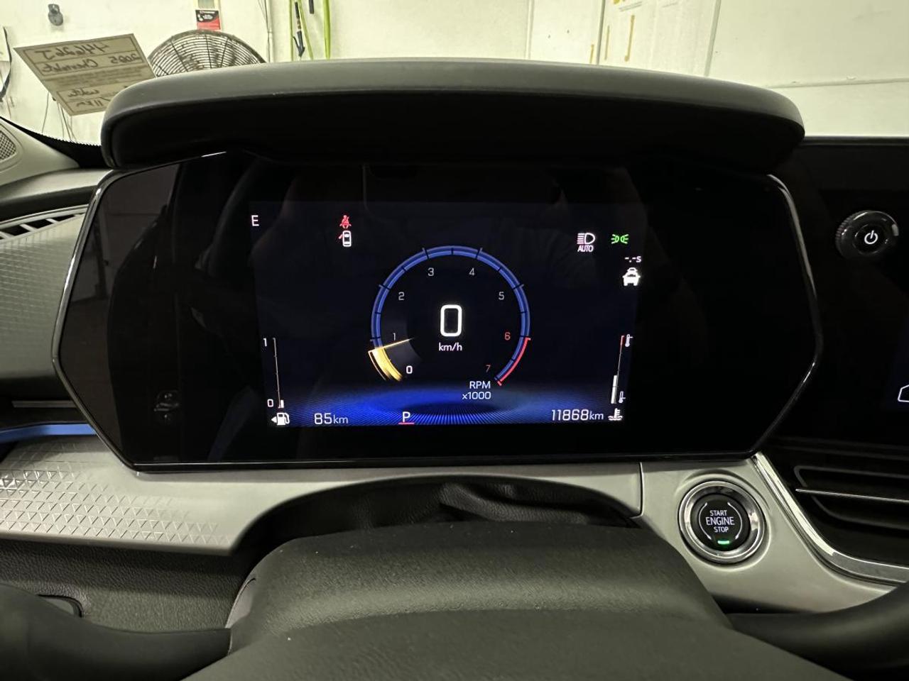 2025 Chevrolet Trax LT/11,866KM/SUNROOF/OFF GMAC LEASE! Photo