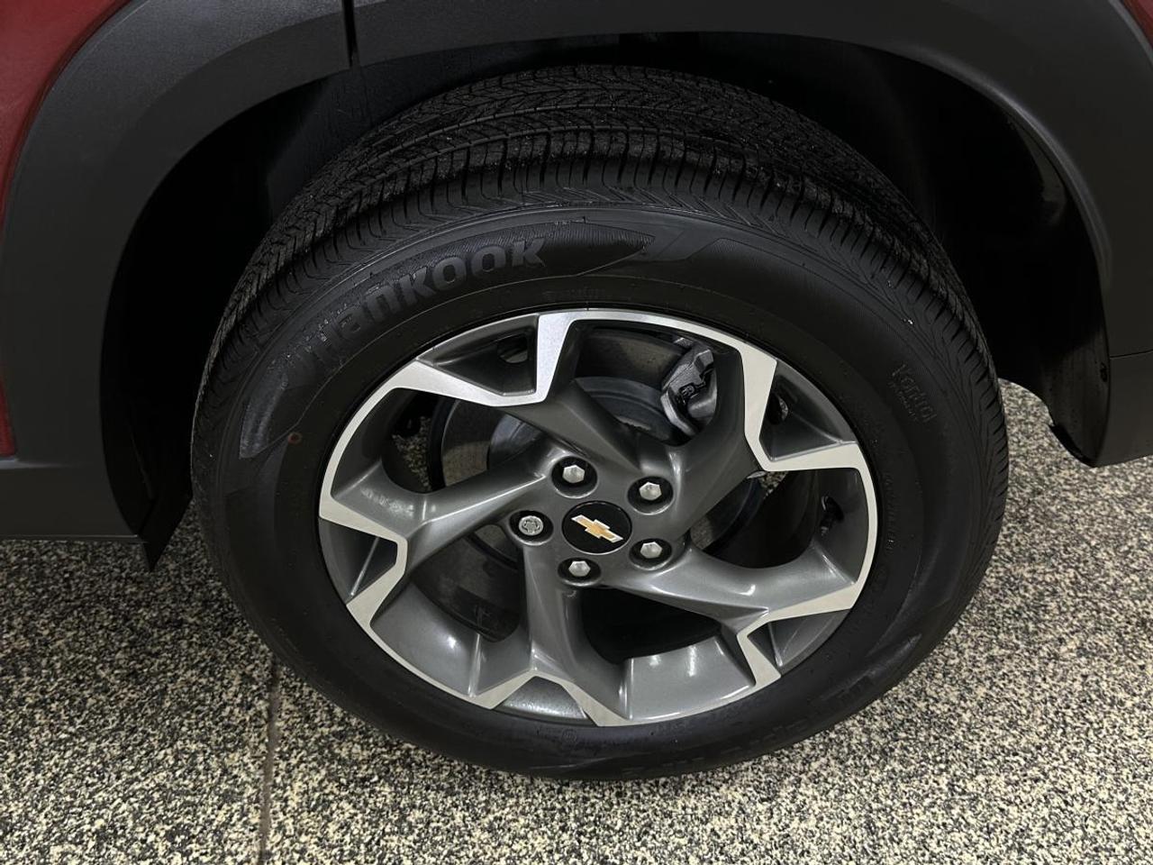 2025 Chevrolet Trax LT/11,866KM/SUNROOF/OFF GMAC LEASE! Photo