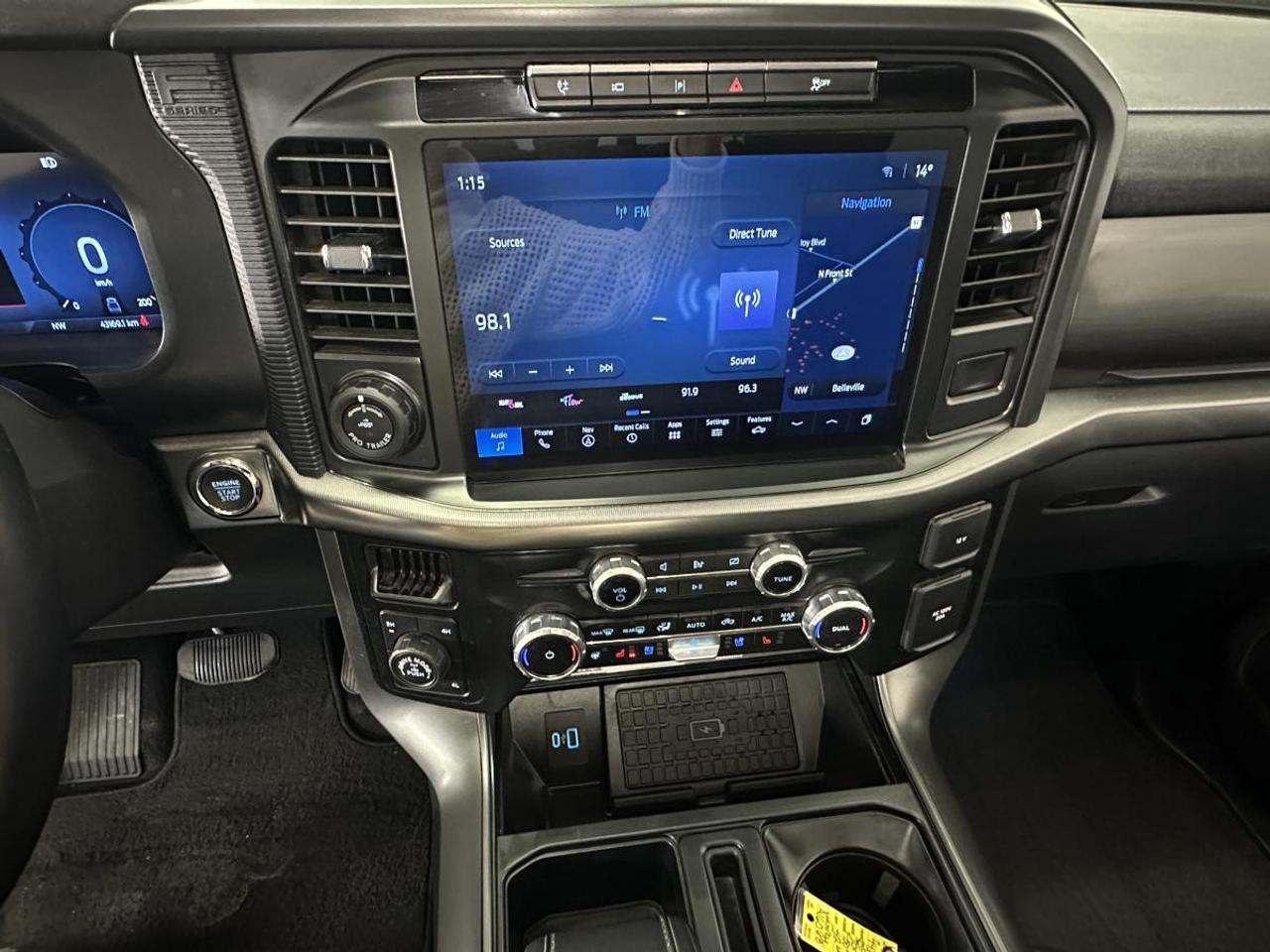2024 Ford F-150 Lariat LARIAT/HYBRID/4WD/PANOROOF/LEATHER/NAVI/1 OWNER FORD LEASE! Photo