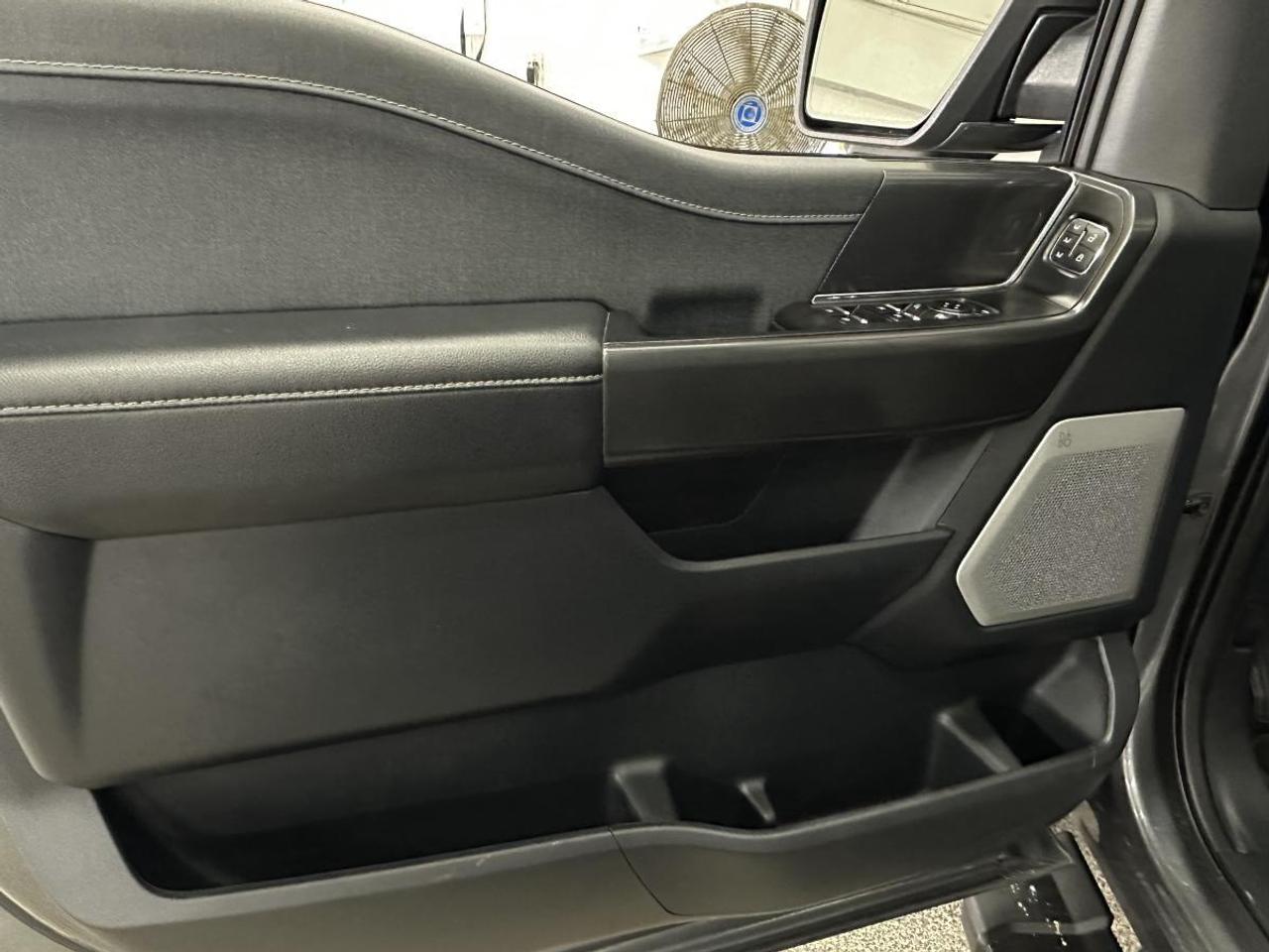 2024 Ford F-150 Lariat LARIAT/HYBRID/4WD/PANOROOF/LEATHER/NAVI/1 OWNER FORD LEASE! Photo