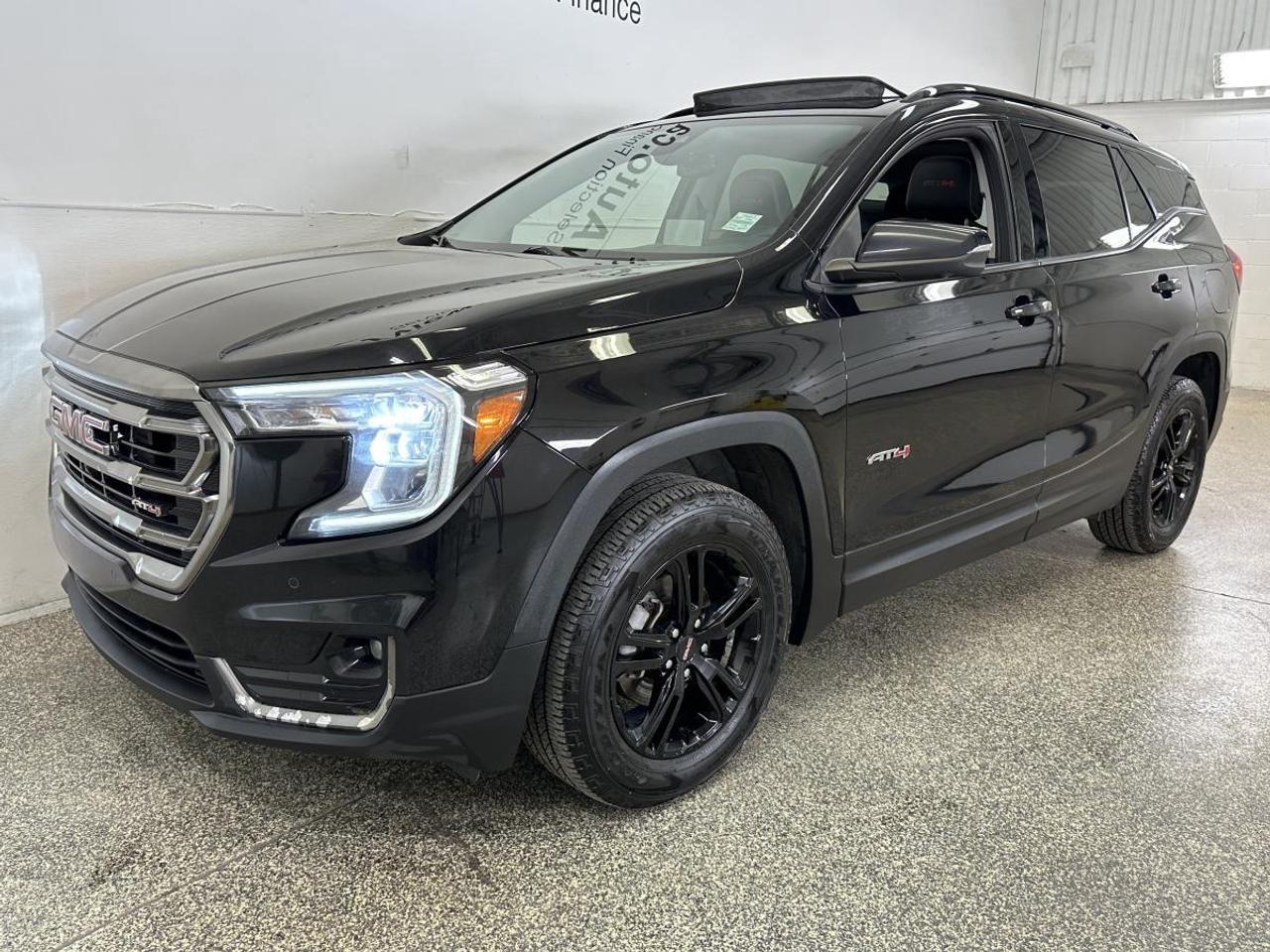 2024 GMC Terrain AT4/AWD/PANOROOF/29800KM/OFF GMAC LEASE! Photo2