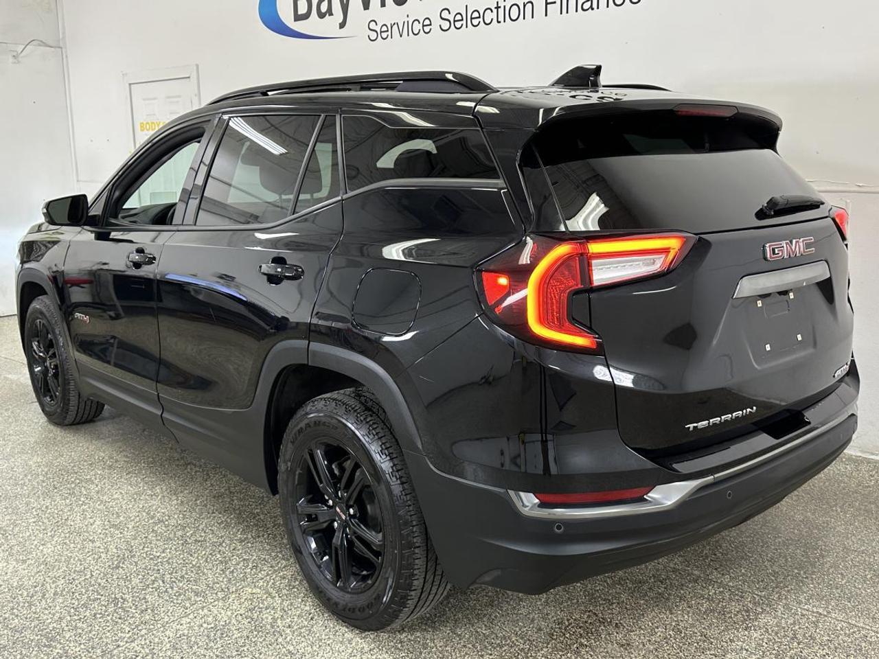 2024 GMC Terrain AT4/AWD/PANOROOF/29800KM/OFF GMAC LEASE! Photo