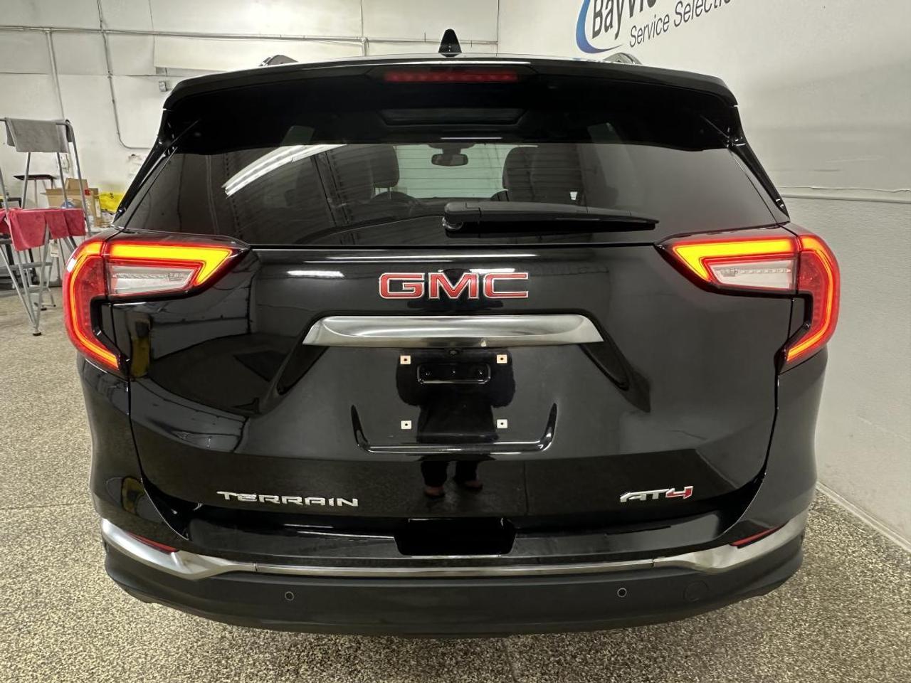 2024 GMC Terrain AT4/AWD/PANOROOF/29800KM/OFF GMAC LEASE! Photo