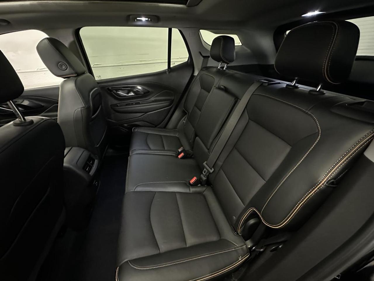 2024 GMC Terrain AT4/AWD/PANOROOF/29800KM/OFF GMAC LEASE! Photo