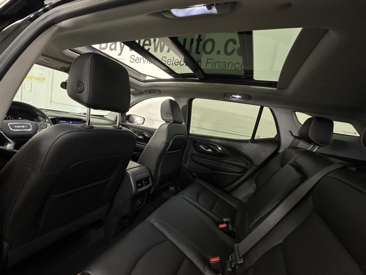 2024 GMC Terrain AT4/AWD/PANOROOF/29800KM/OFF GMAC LEASE! Photo