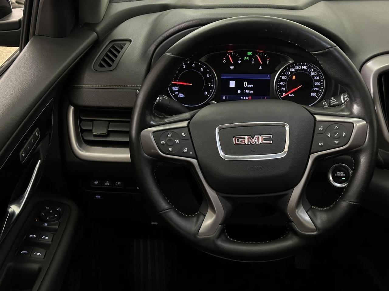 2024 GMC Terrain AT4/AWD/PANOROOF/29800KM/OFF GMAC LEASE! Photo