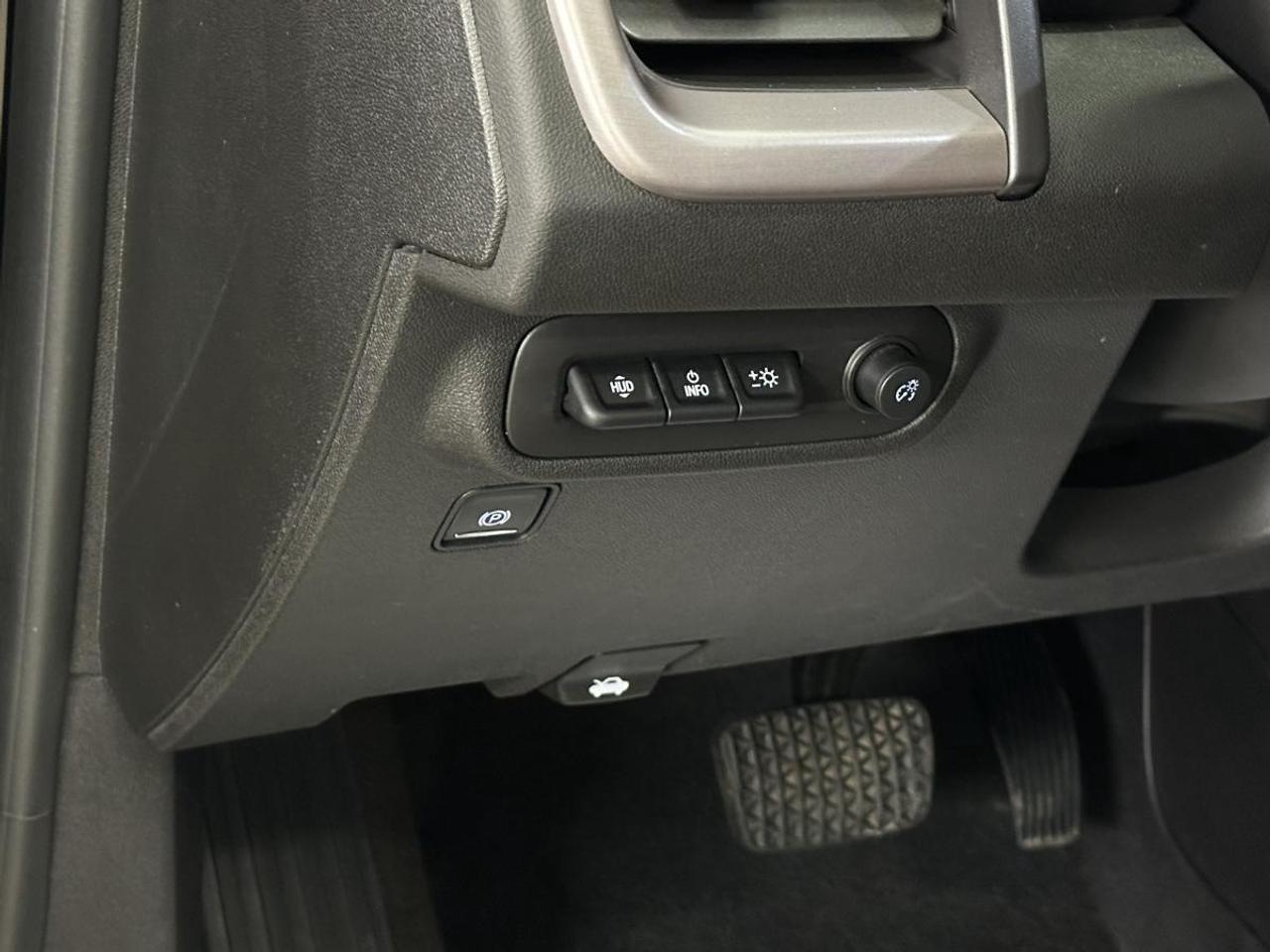 2024 GMC Terrain AT4/AWD/PANOROOF/29800KM/OFF GMAC LEASE! Photo