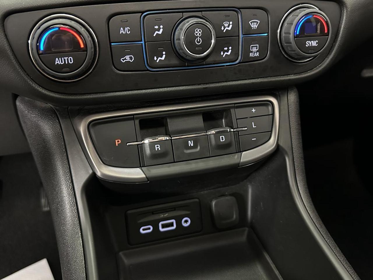 2024 GMC Terrain AT4/AWD/PANOROOF/29800KM/OFF GMAC LEASE! Photo