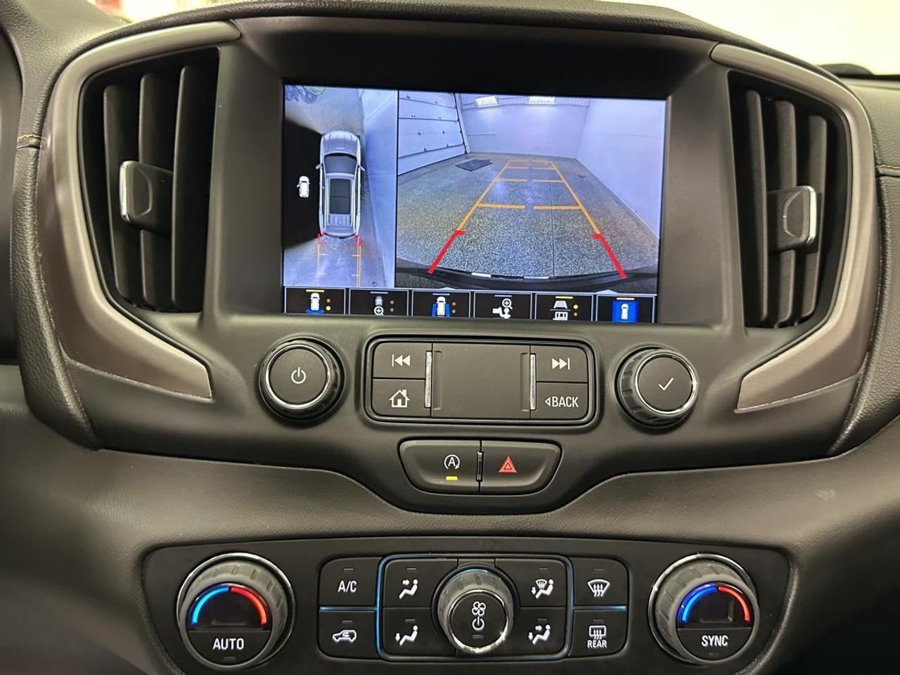 2024 GMC Terrain AT4/AWD/PANOROOF/29800KM/OFF GMAC LEASE! Photo