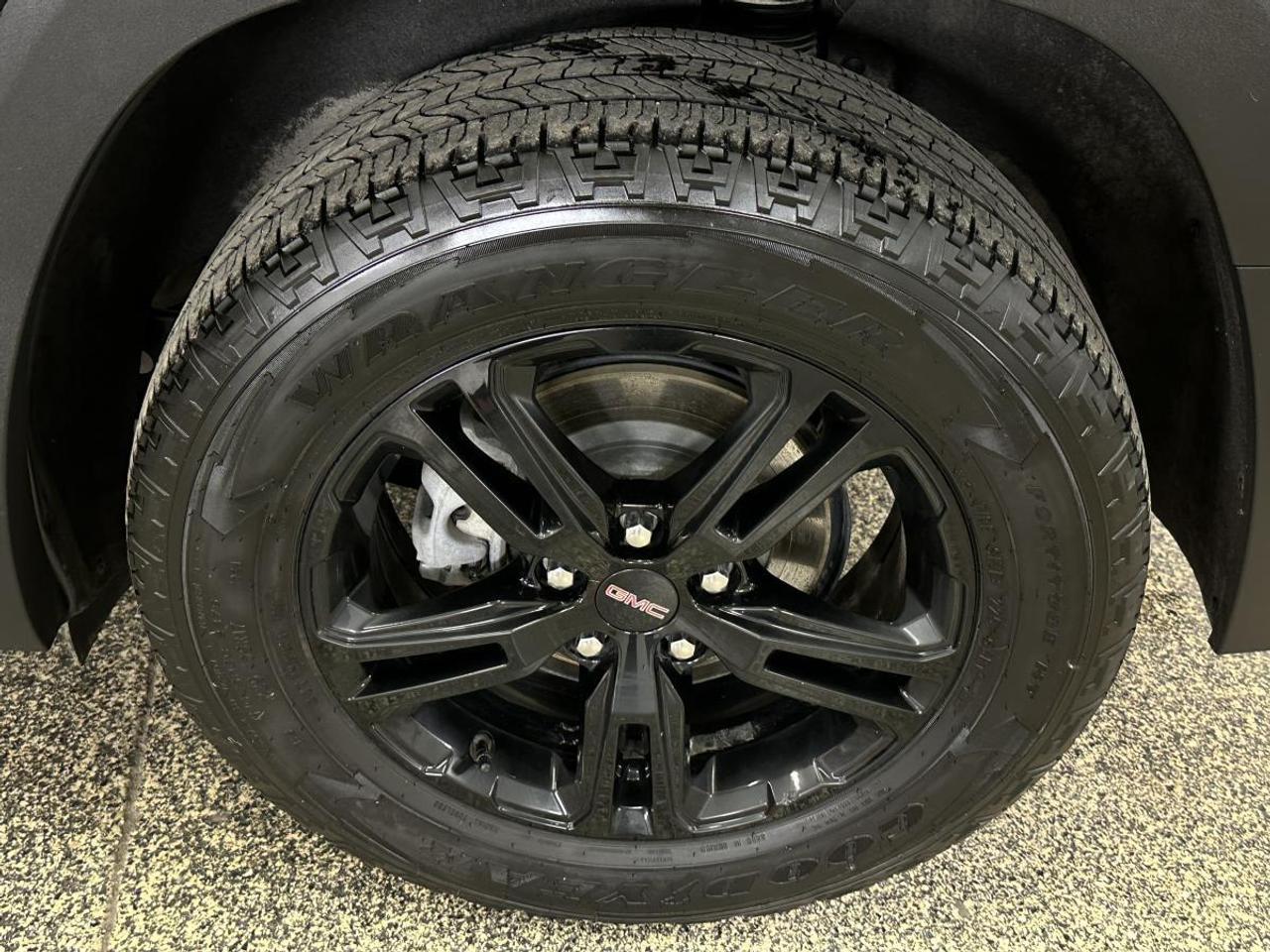 2024 GMC Terrain AT4/AWD/PANOROOF/29800KM/OFF GMAC LEASE! Photo
