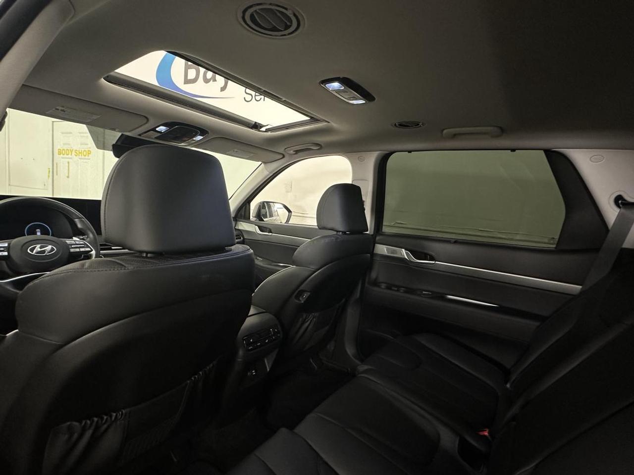 2025 Hyundai PALISADE Urban 8 Passenger URBAN/AWD/8 PASSENGER/LEATHER/ROOF/NAVI/21KM/1 OWNER! Photo