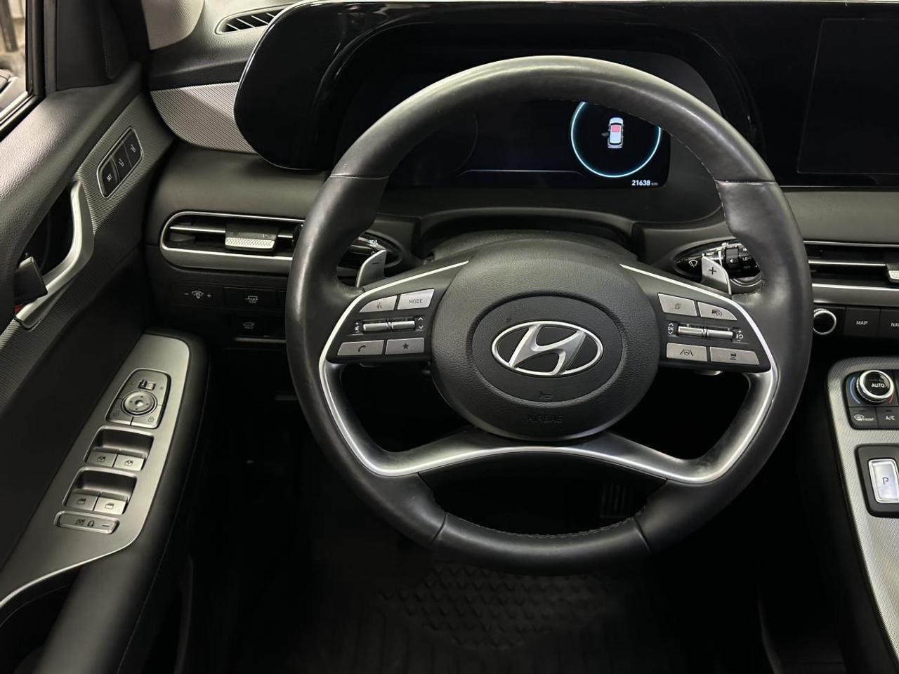 2025 Hyundai PALISADE Urban 8 Passenger URBAN/AWD/8 PASSENGER/LEATHER/ROOF/NAVI/21KM/1 OWNER! Photo
