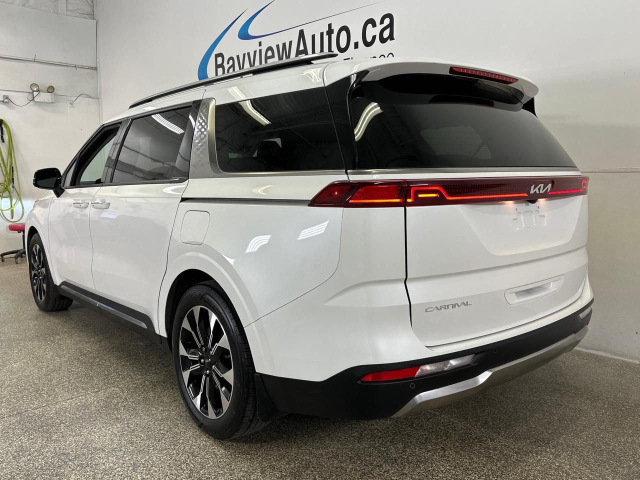 2024 Kia Carnival EX/LEATHER/DUAL PWR DOORS/DUAL PWR SEATS/MORE! Photo