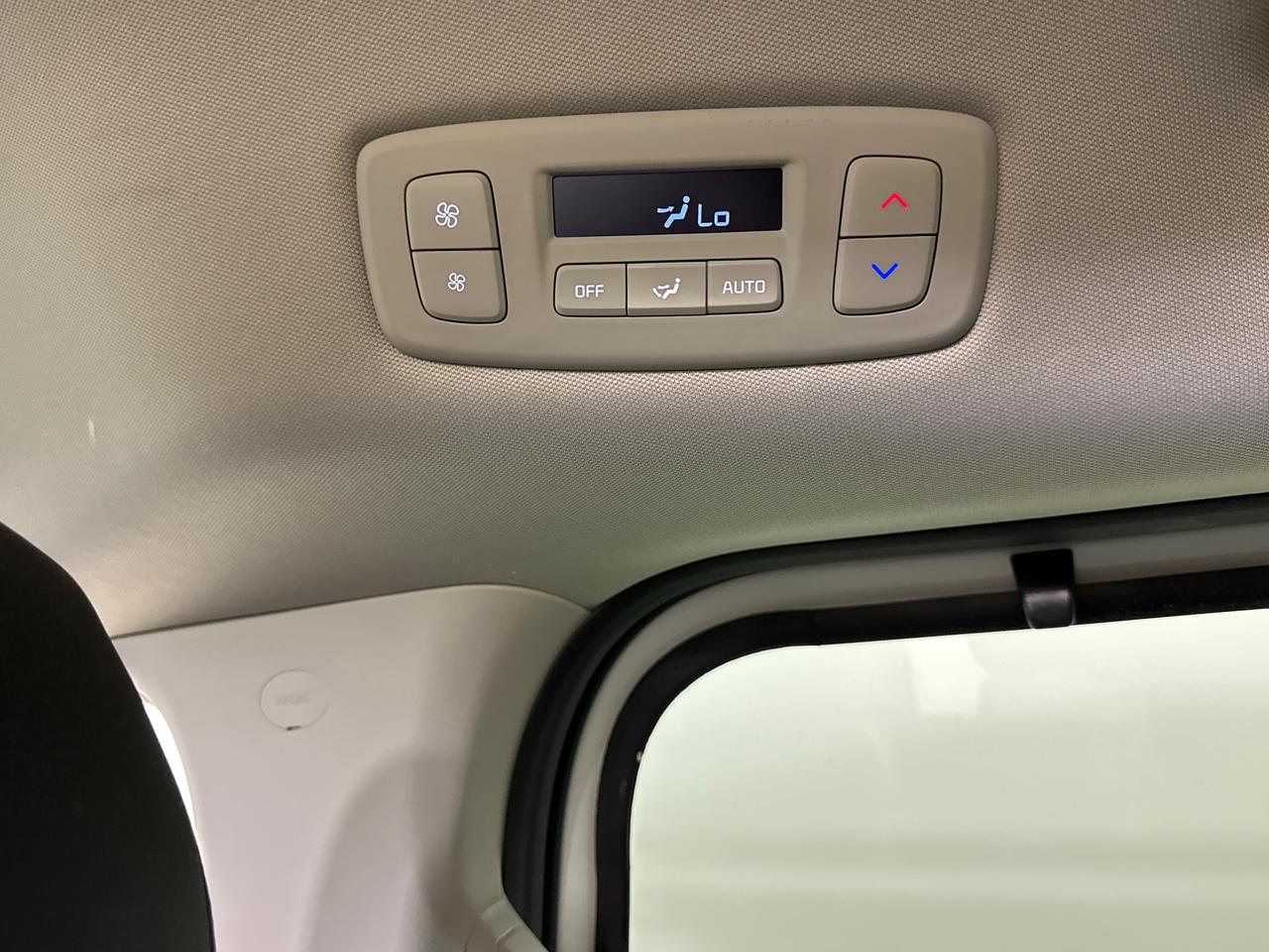 2024 Kia Carnival EX/LEATHER/DUAL PWR DOORS/DUAL PWR SEATS/MORE! Photo