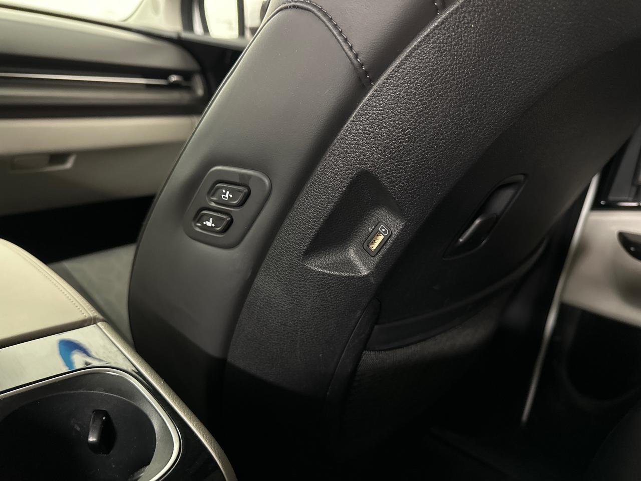 2024 Kia Carnival EX/LEATHER/DUAL PWR DOORS/DUAL PWR SEATS/MORE! Photo