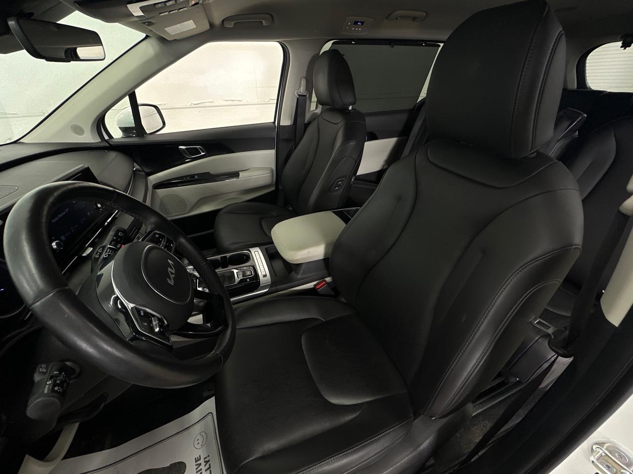 2024 Kia Carnival EX/LEATHER/DUAL PWR DOORS/DUAL PWR SEATS/MORE! Photo