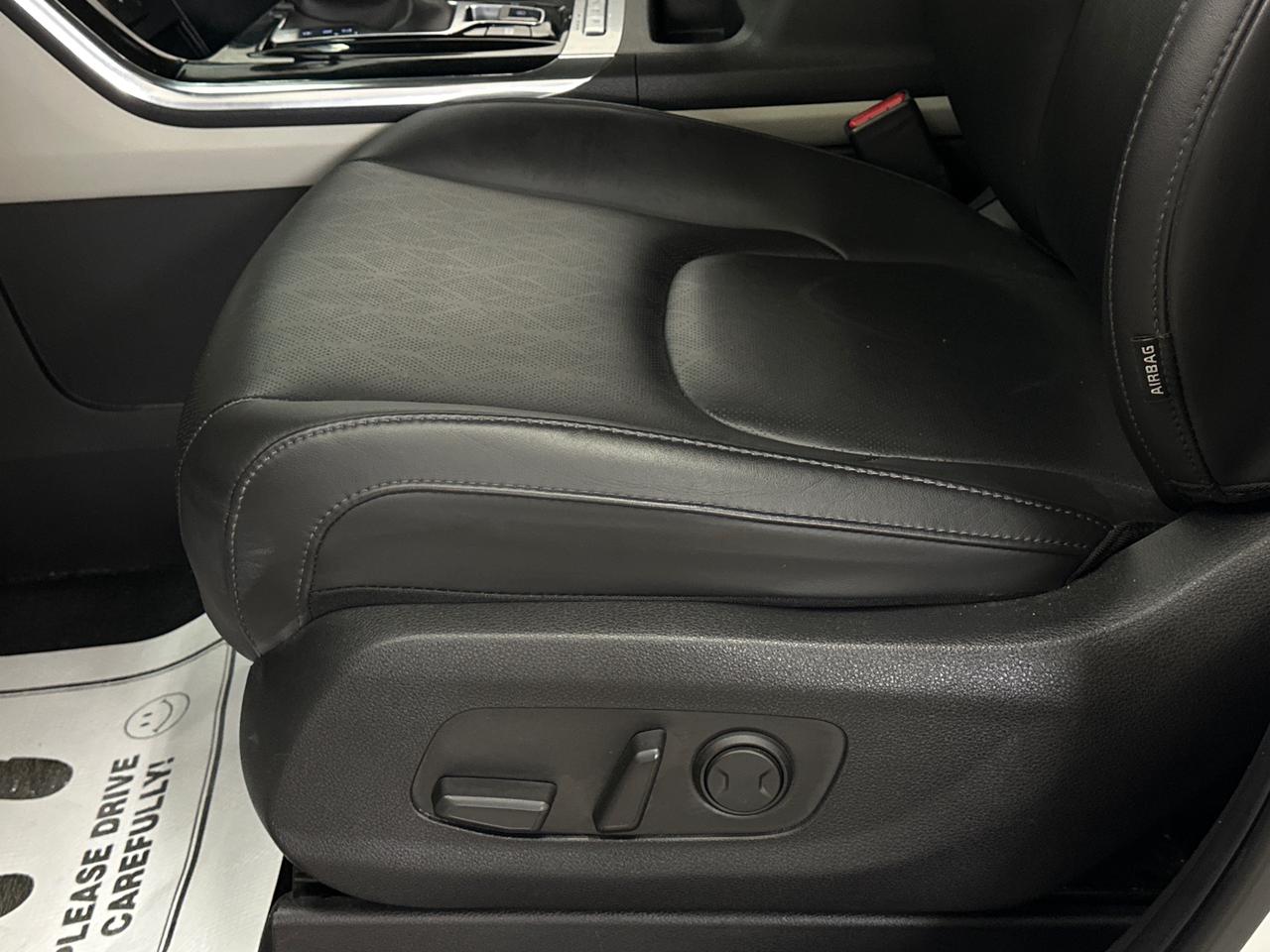 2024 Kia Carnival EX/LEATHER/DUAL PWR DOORS/DUAL PWR SEATS/MORE! Photo