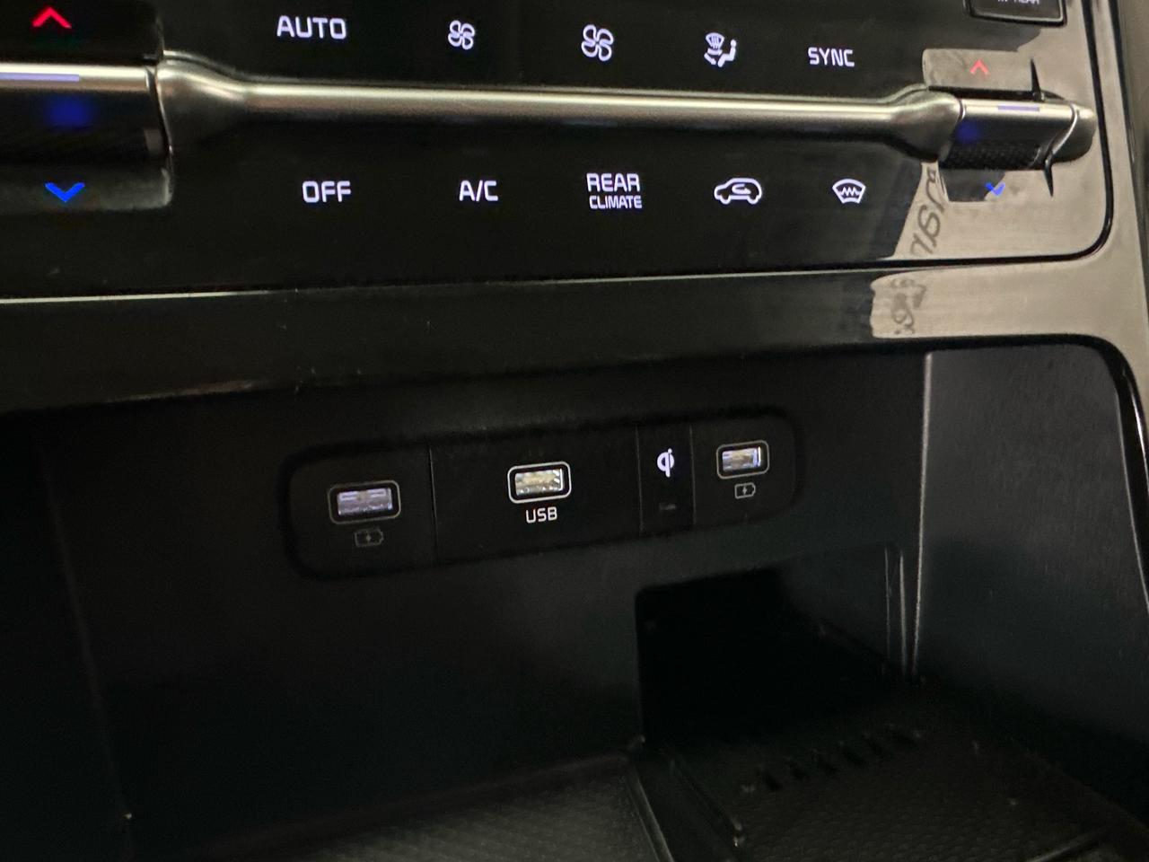 2024 Kia Carnival EX/LEATHER/DUAL PWR DOORS/DUAL PWR SEATS/MORE! Photo