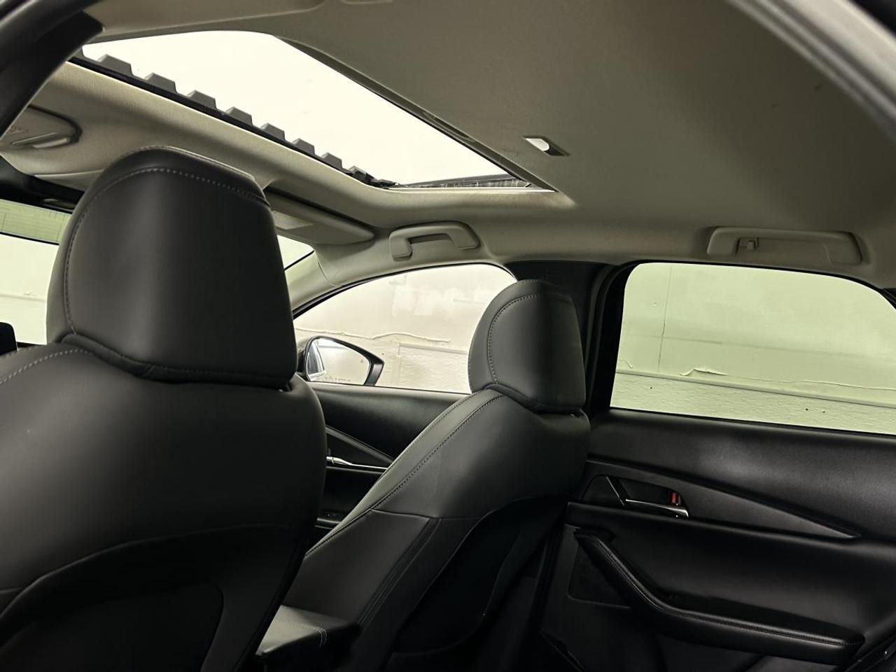 2024 Mazda CX-30 GS/AWD/LUXURY LEATHER/SUNROOF/39KM/BLACK! Photo