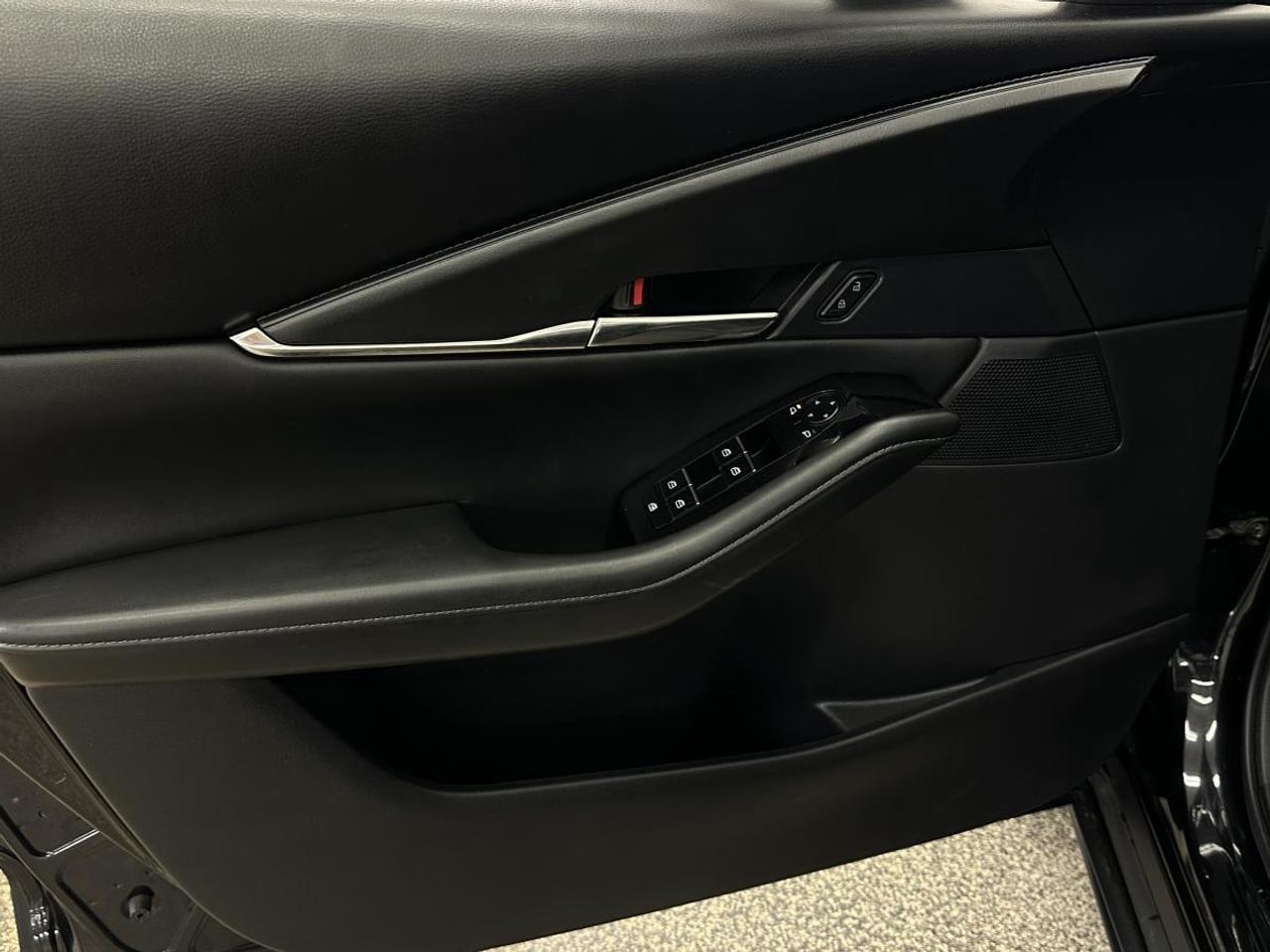 2024 Mazda CX-30 GS/AWD/LUXURY LEATHER/SUNROOF/39KM/BLACK! Photo