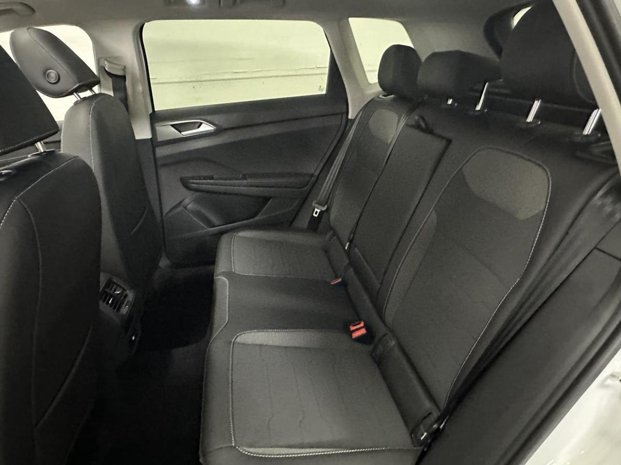 2025 Volkswagen Taos Comfortline Black Edition COMFORTLINE/AWD/BLACK EDITION/PANOROOF/LEATHER/6400KM/VW DIRECT! Photo