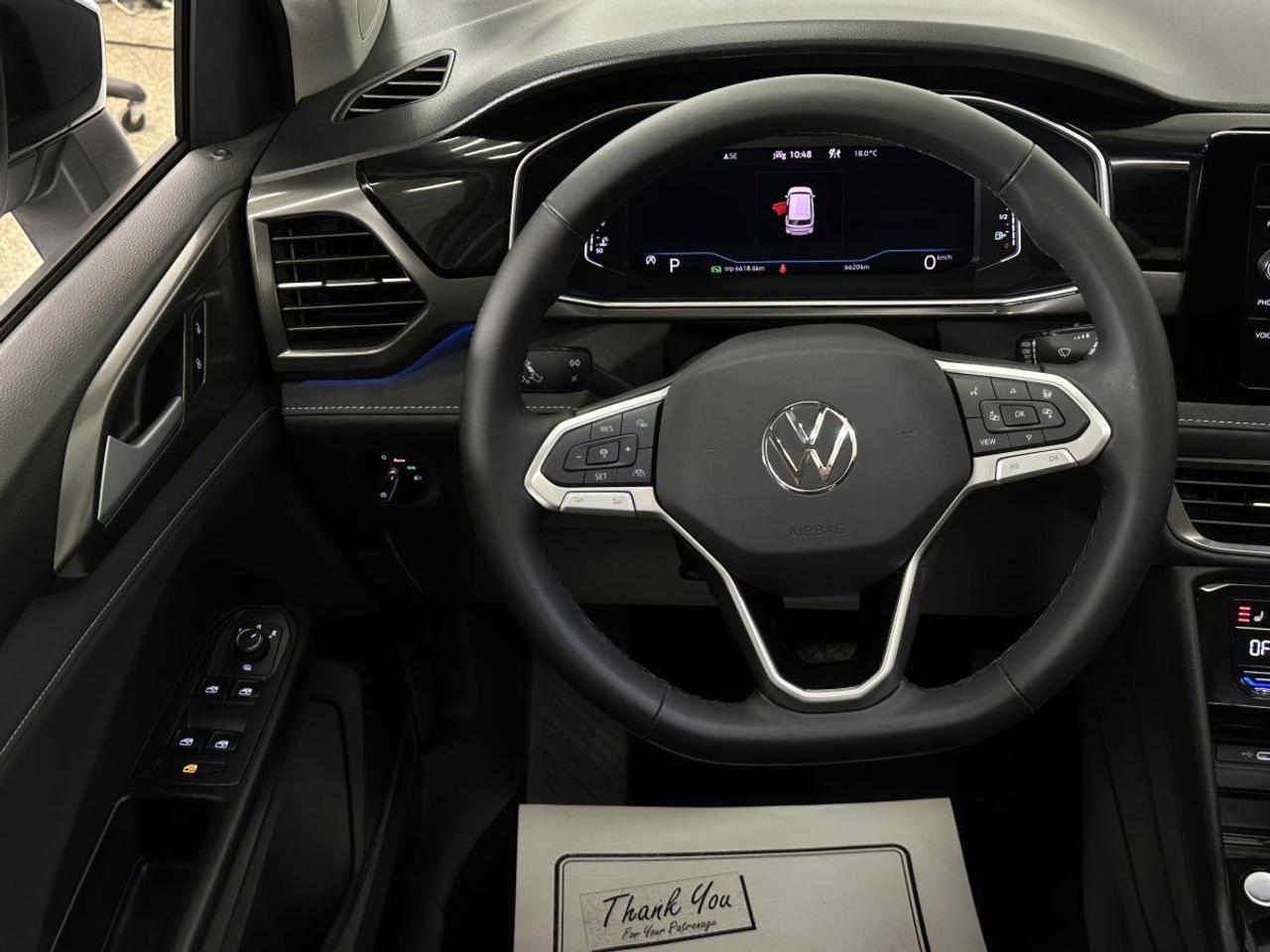 2025 Volkswagen Taos Comfortline Black Edition COMFORTLINE/AWD/BLACK EDITION/PANOROOF/LEATHER/6400KM/VW DIRECT! Photo