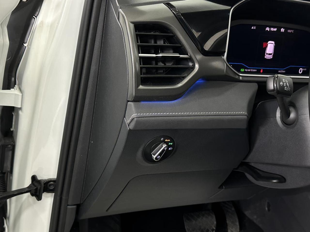 2025 Volkswagen Taos Comfortline Black Edition COMFORTLINE/AWD/BLACK EDITION/PANOROOF/LEATHER/6400KM/VW DIRECT! Photo