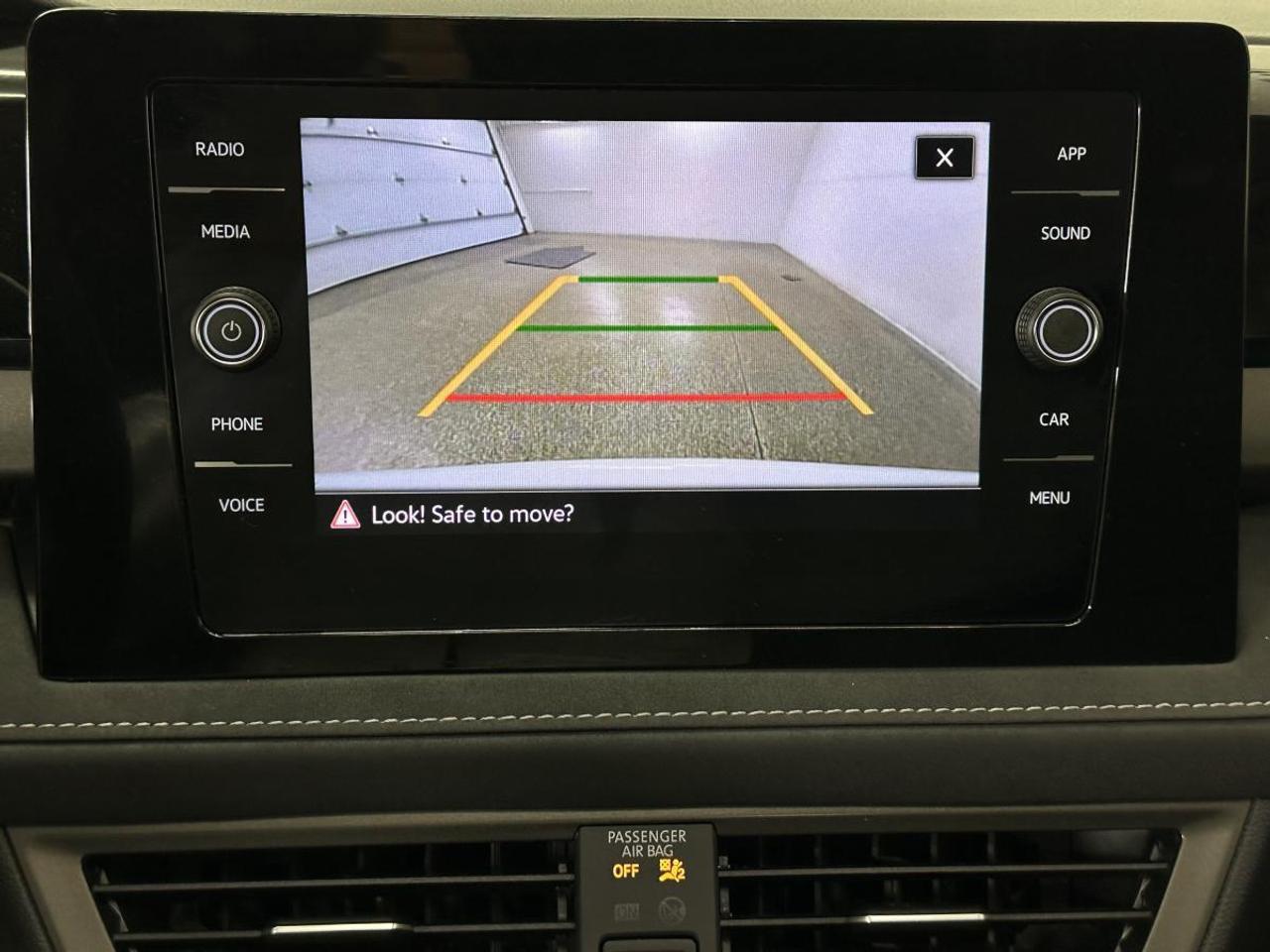 2025 Volkswagen Taos Comfortline Black Edition COMFORTLINE/AWD/BLACK EDITION/PANOROOF/LEATHER/6400KM/VW DIRECT! Photo