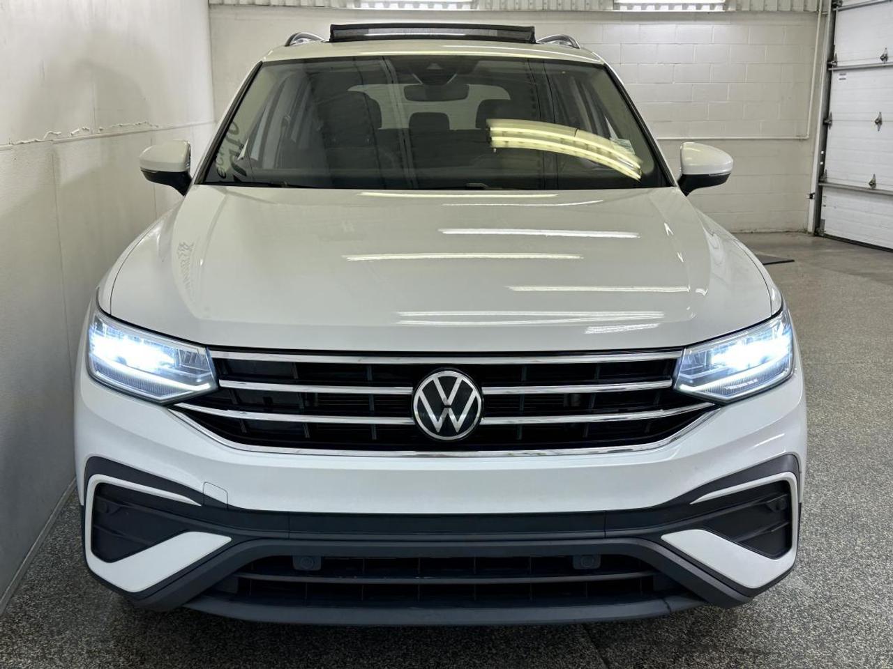 2023 Volkswagen Tiguan Comfortline COMFORTLINE/AWD/HEATED LEATHER/PANOROOF! Photo