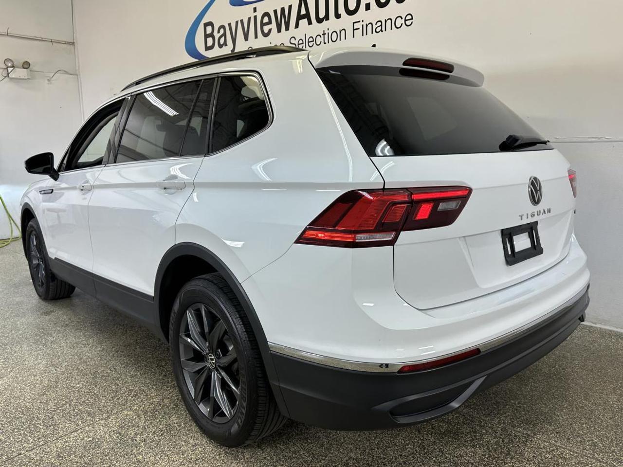 2023 Volkswagen Tiguan Comfortline COMFORTLINE/AWD/HEATED LEATHER/PANOROOF! Photo