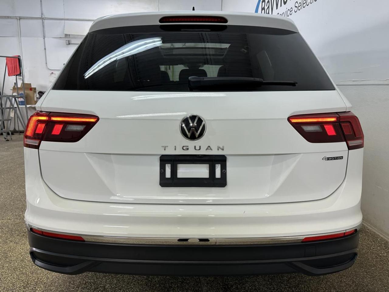 2023 Volkswagen Tiguan Comfortline COMFORTLINE/AWD/HEATED LEATHER/PANOROOF! Photo