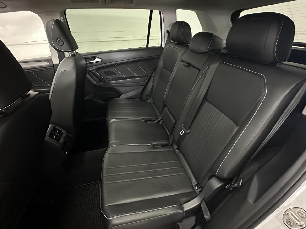 2023 Volkswagen Tiguan Comfortline COMFORTLINE/AWD/HEATED LEATHER/PANOROOF! Photo
