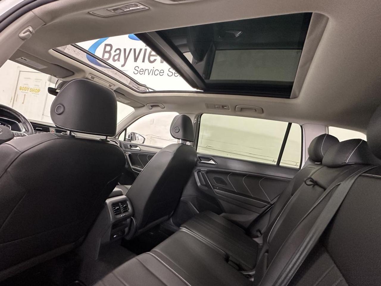 2023 Volkswagen Tiguan Comfortline COMFORTLINE/AWD/HEATED LEATHER/PANOROOF! Photo