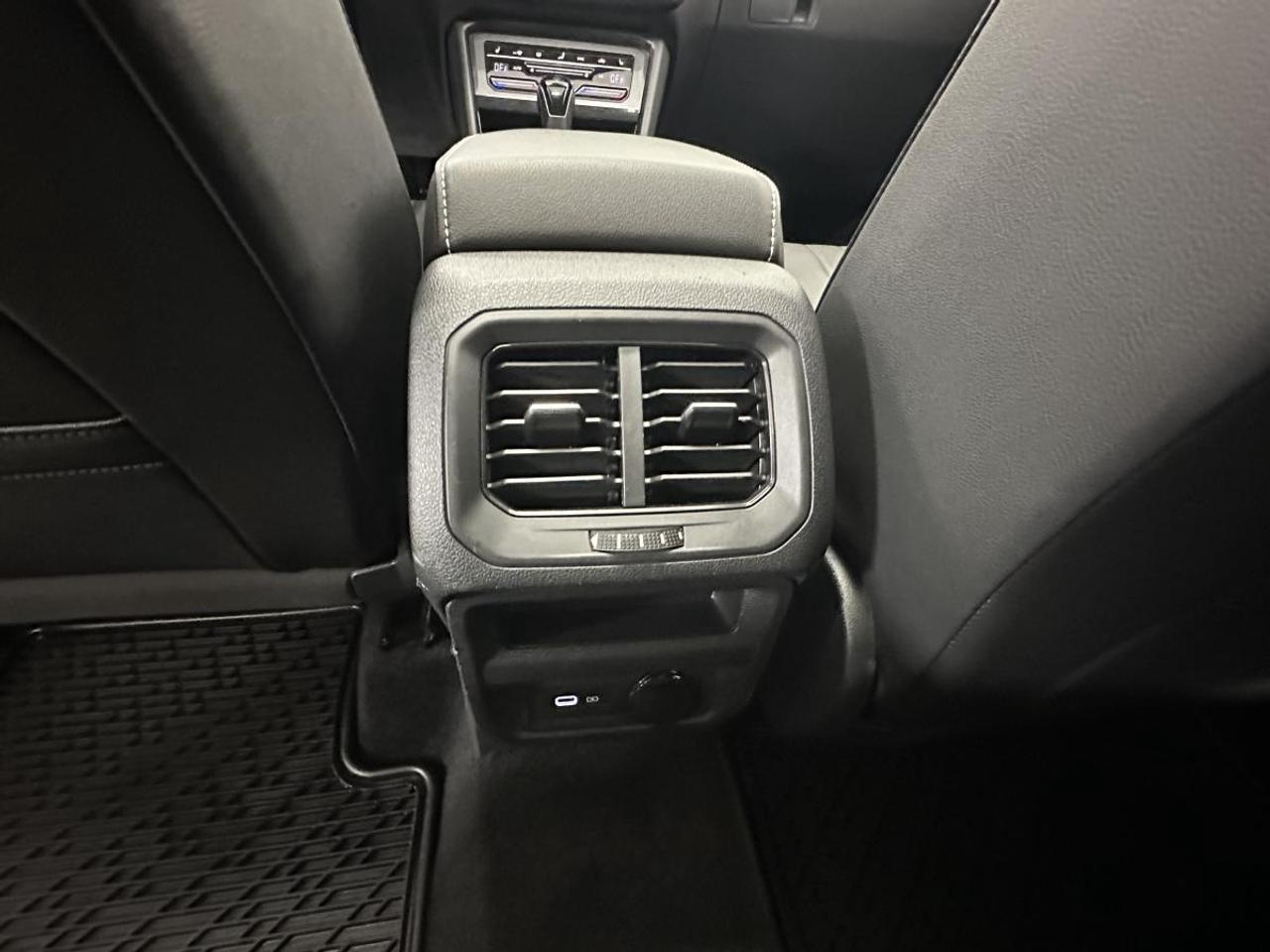 2023 Volkswagen Tiguan Comfortline COMFORTLINE/AWD/HEATED LEATHER/PANOROOF! Photo