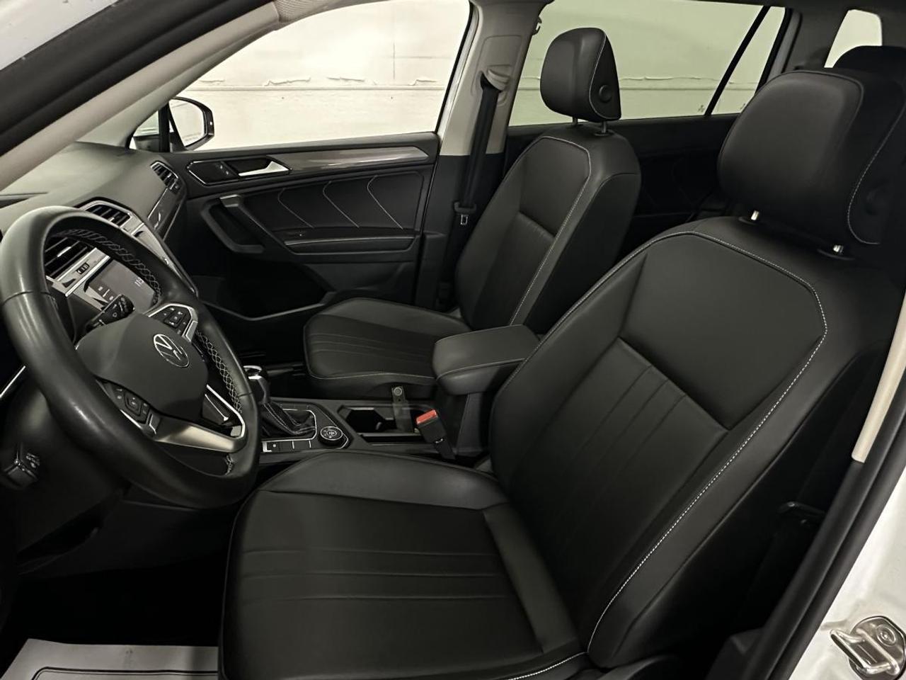 2023 Volkswagen Tiguan Comfortline COMFORTLINE/AWD/HEATED LEATHER/PANOROOF! Photo