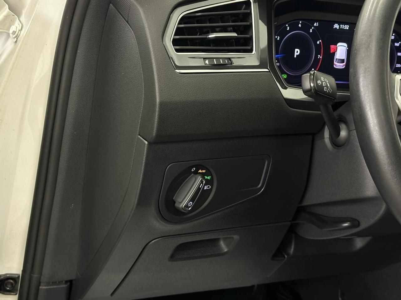 2023 Volkswagen Tiguan Comfortline COMFORTLINE/AWD/HEATED LEATHER/PANOROOF! Photo