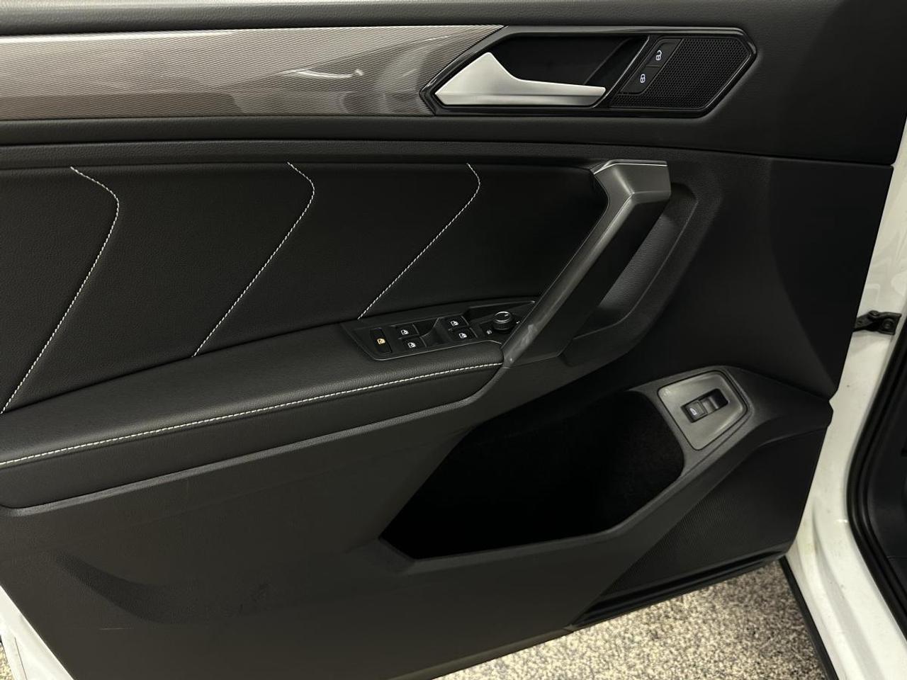 2023 Volkswagen Tiguan Comfortline COMFORTLINE/AWD/HEATED LEATHER/PANOROOF! Photo
