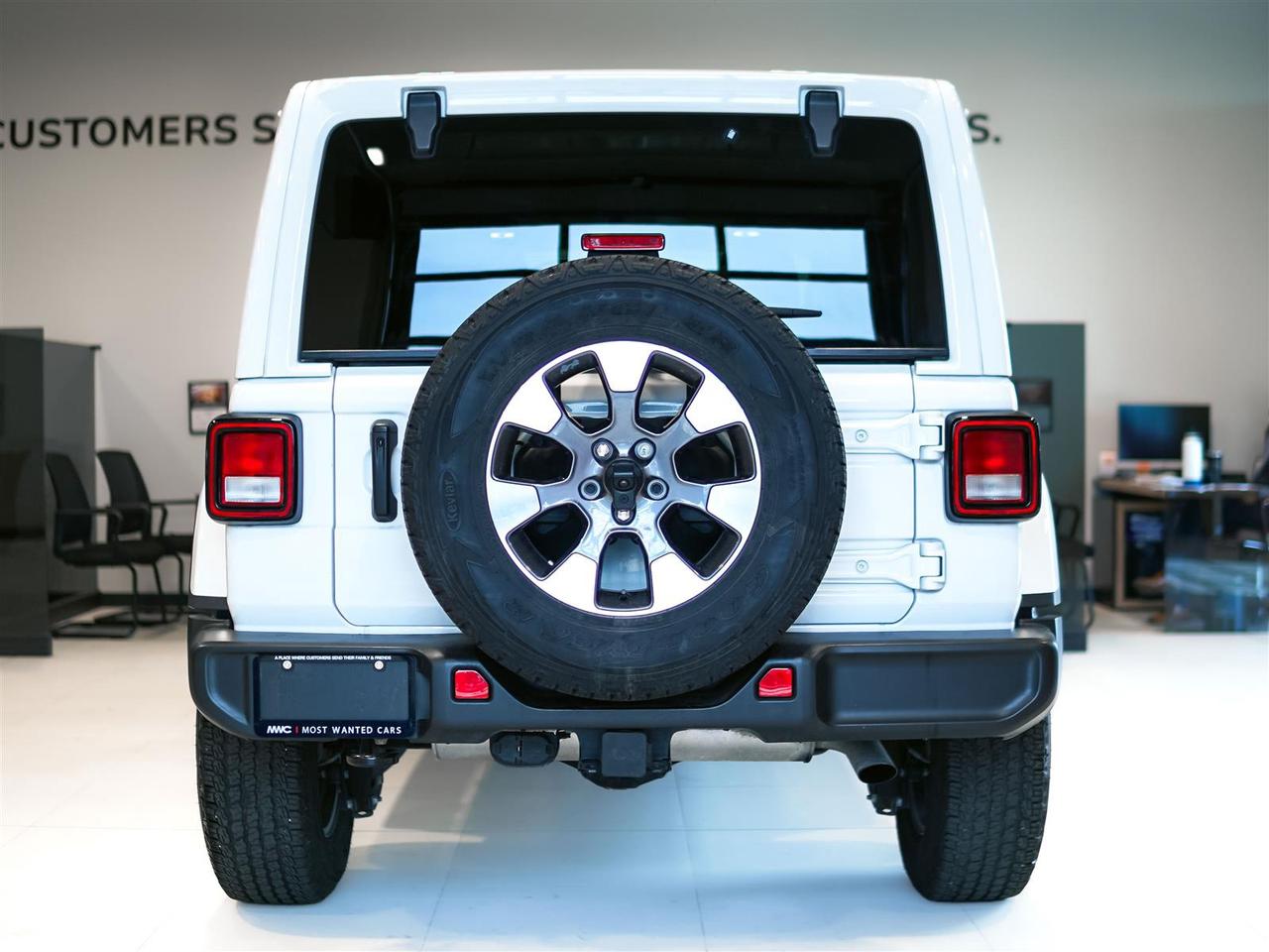 2023 Jeep Wrangler SAHARA 3.6L | LEATHER | FREEDOM TOP | COLD + TOW PKG Photo