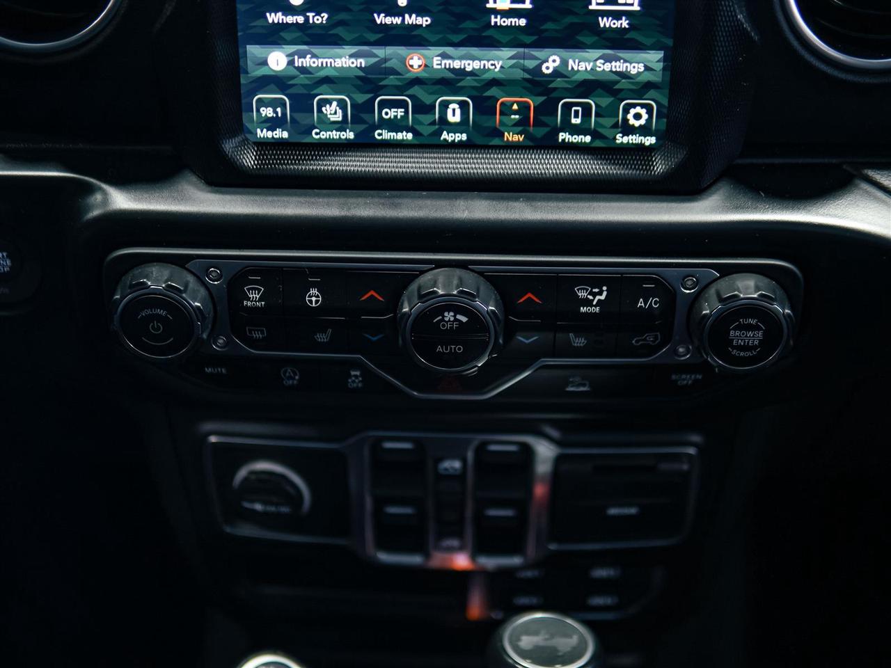 2023 Jeep Wrangler SAHARA 3.6L | LEATHER | FREEDOM TOP | COLD + TOW PKG Photo