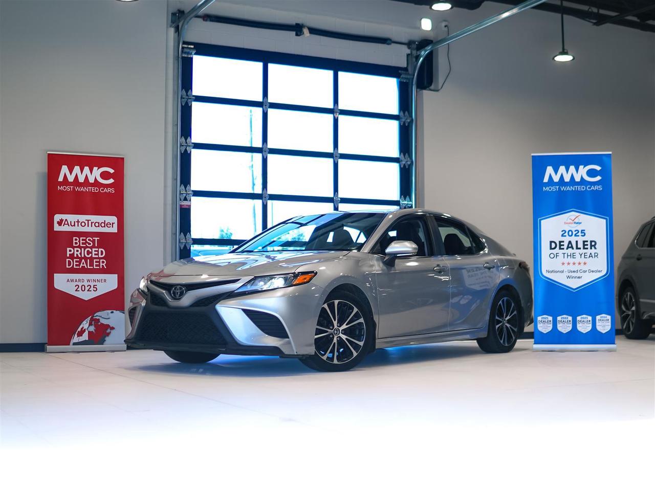 2018 Toyota Camry SE UPGRADE | SUNROOF | NO ACCIDENTS Photo0