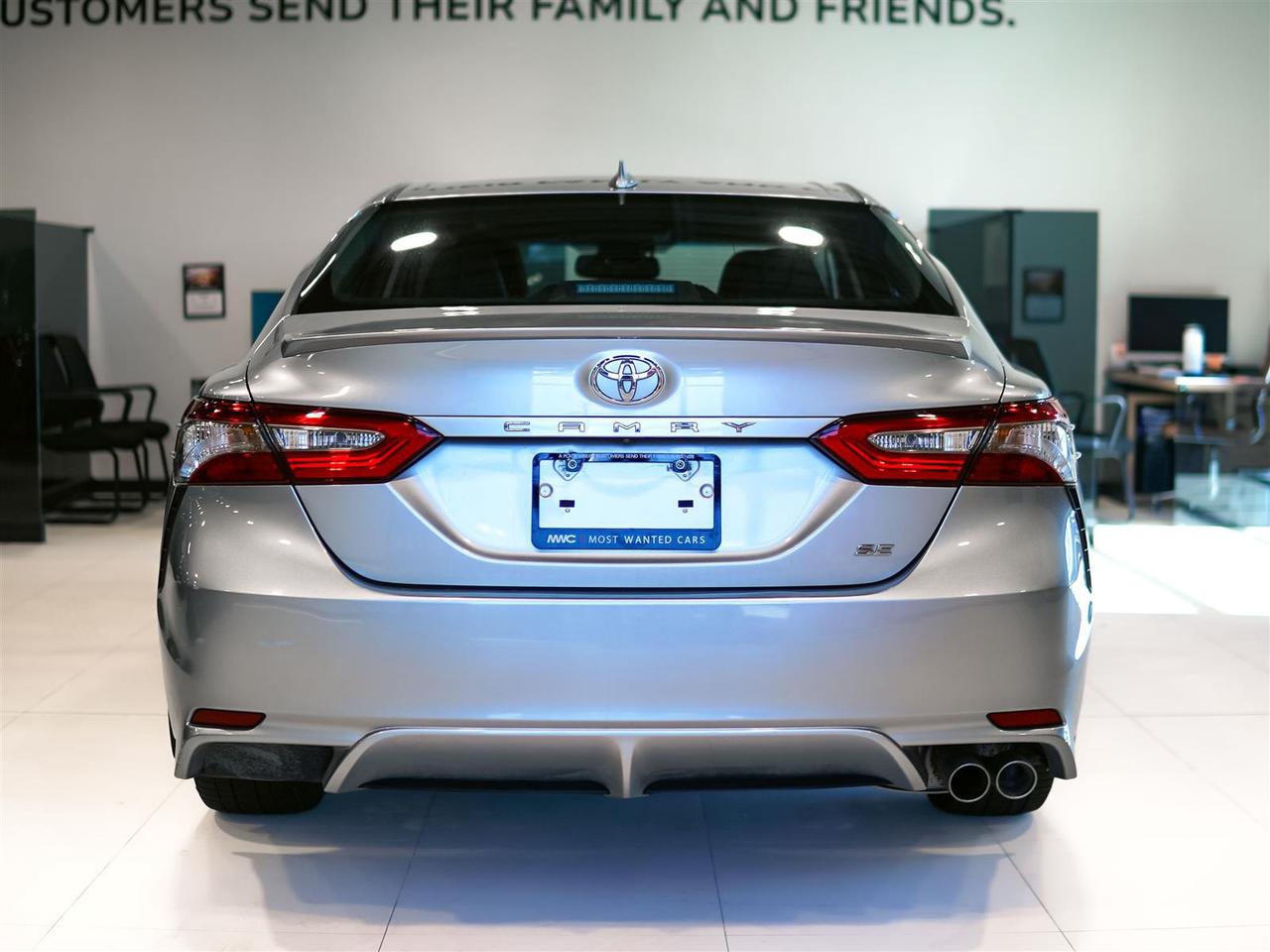 2018 Toyota Camry SE UPGRADE | SUNROOF | NO ACCIDENTS Photo