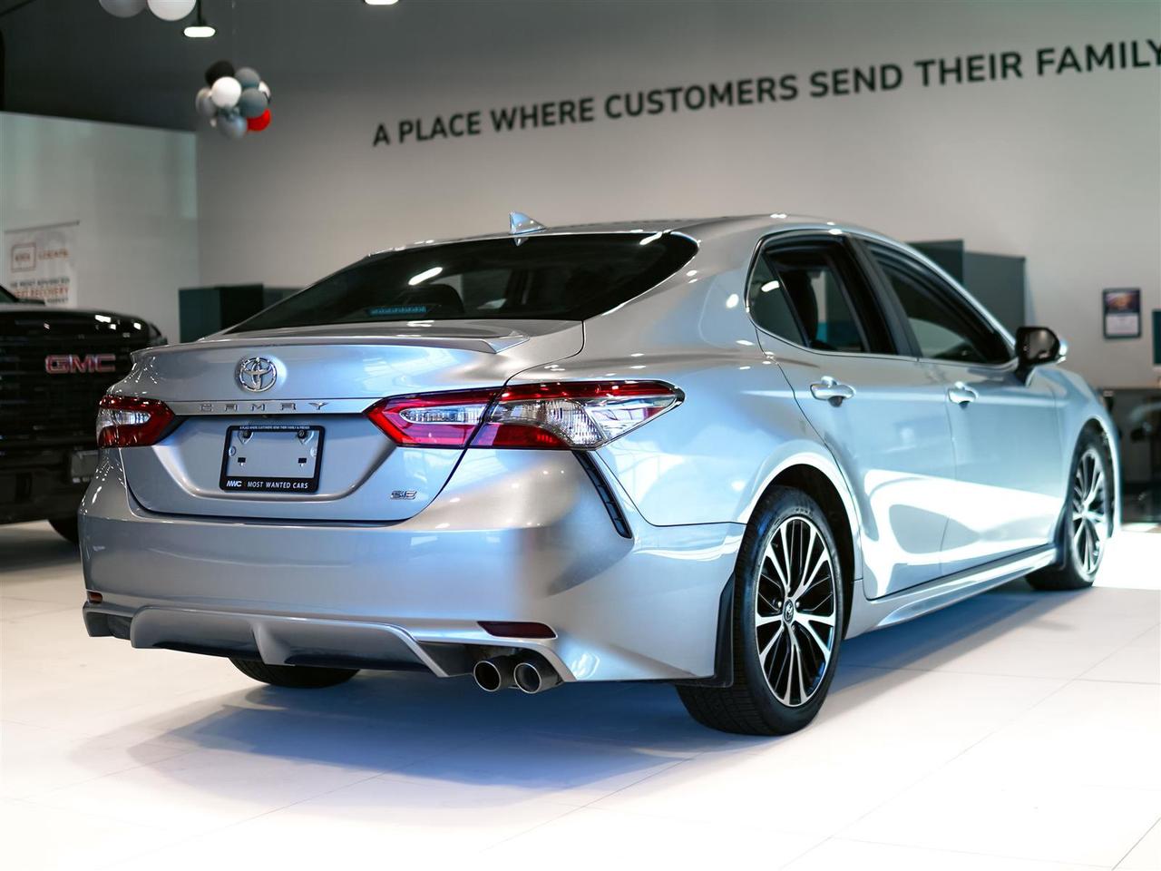 2018 Toyota Camry SE UPGRADE | SUNROOF | NO ACCIDENTS Photo