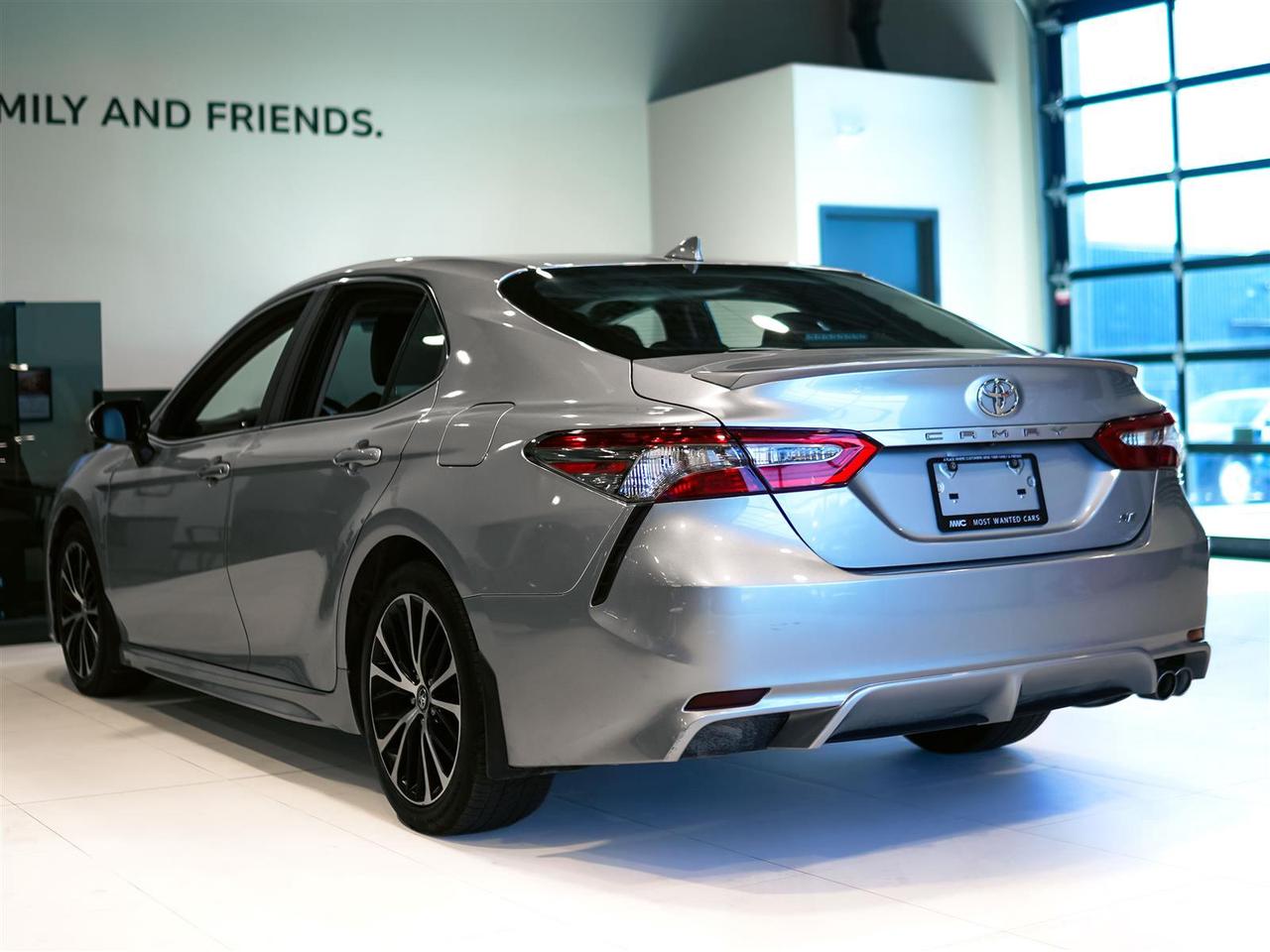 2018 Toyota Camry SE UPGRADE | SUNROOF | NO ACCIDENTS Photo