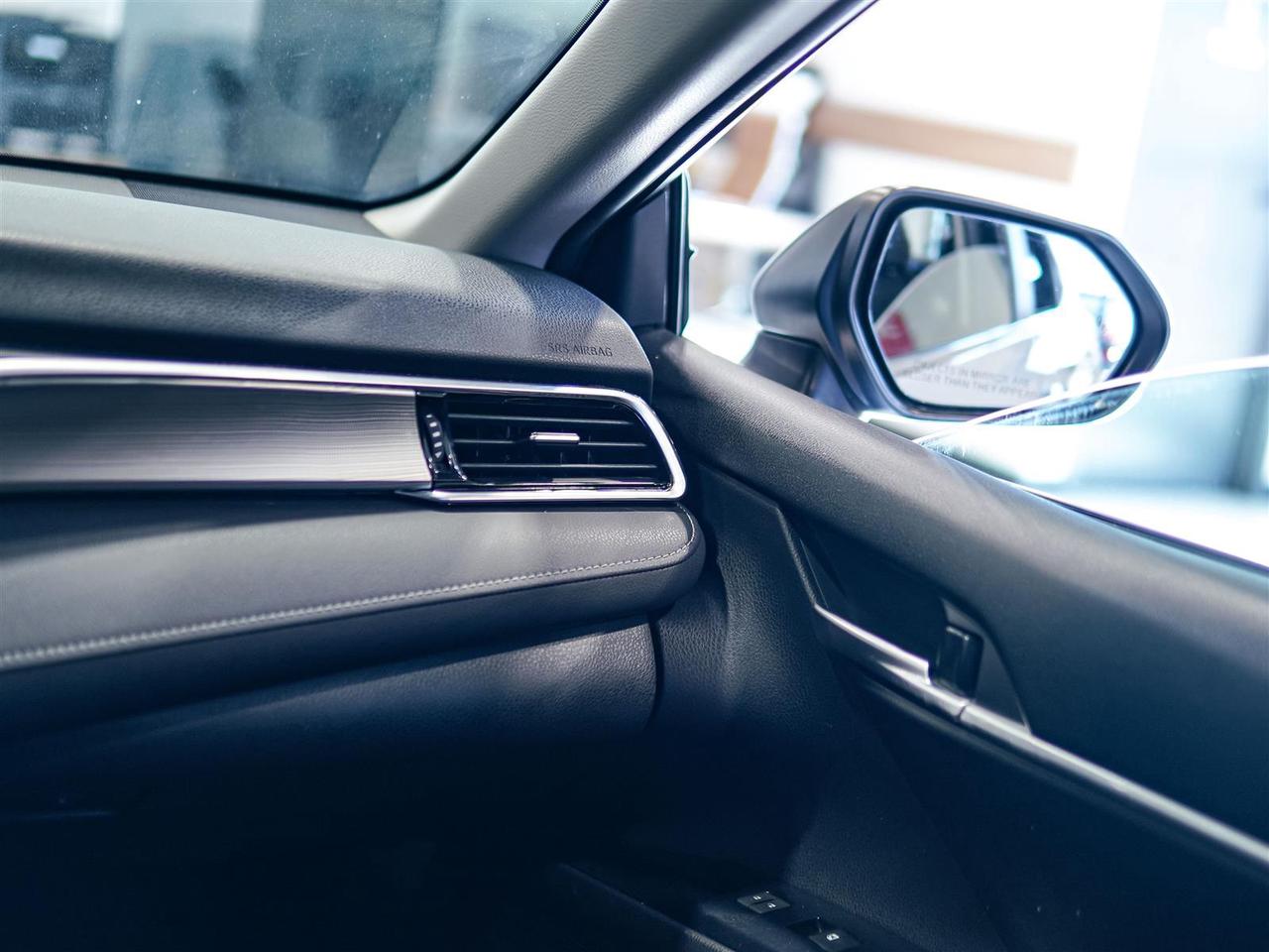 2018 Toyota Camry SE UPGRADE | SUNROOF | NO ACCIDENTS Photo