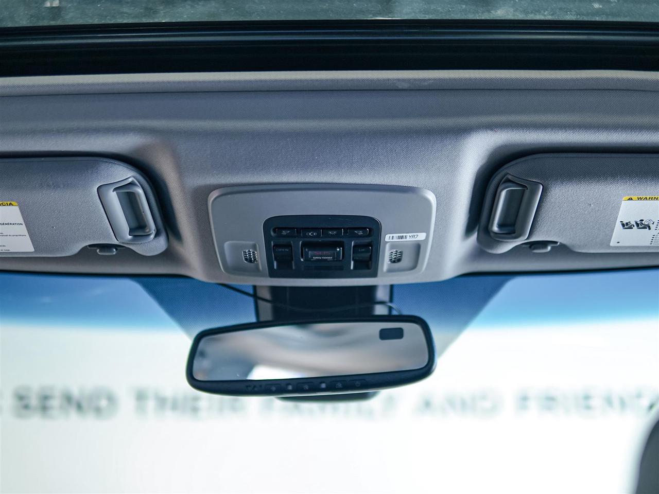 2018 Toyota Camry SE UPGRADE | SUNROOF | NO ACCIDENTS Photo