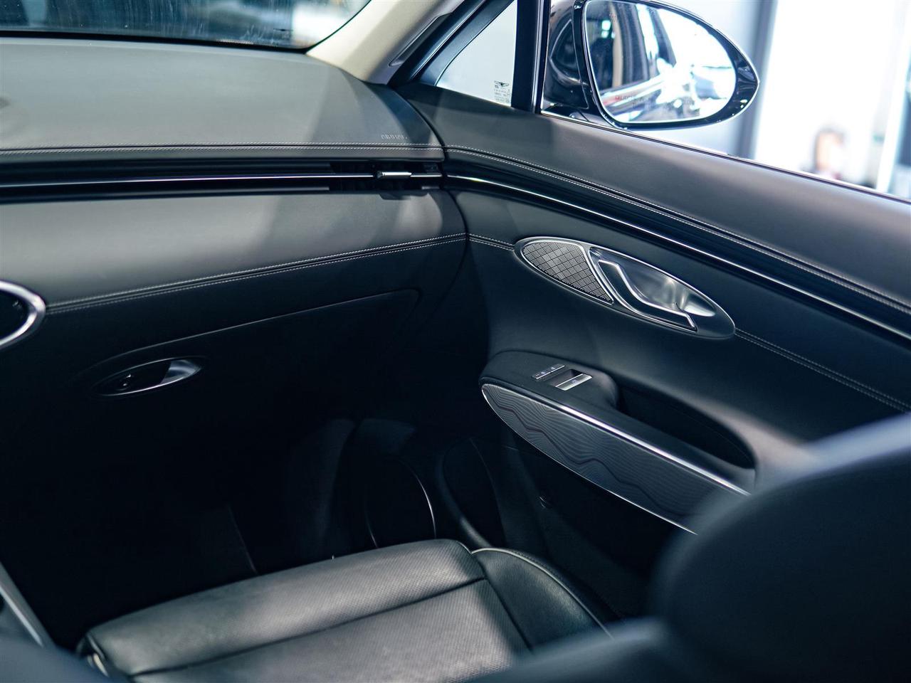 2023 Genesis GV70 2.5T AWD | ADVANCED | ONE OWNER | NO ACCIDENTS Photo