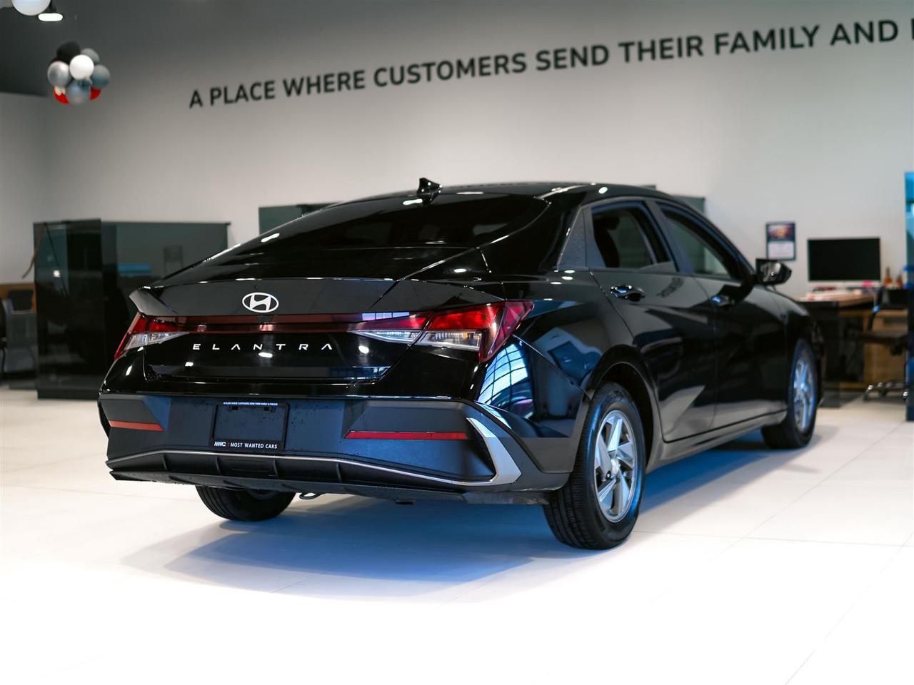 2024 Hyundai Elantra ESSENTIAL | ONE OWNER | NO ACCIDENTS Photo